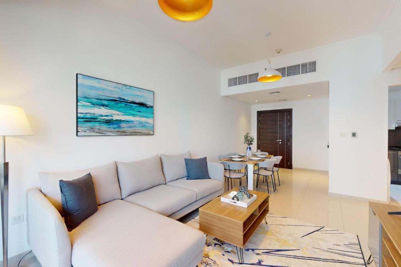 Appartement Silverene Tower B - Bright Two Bedroom Dubaï