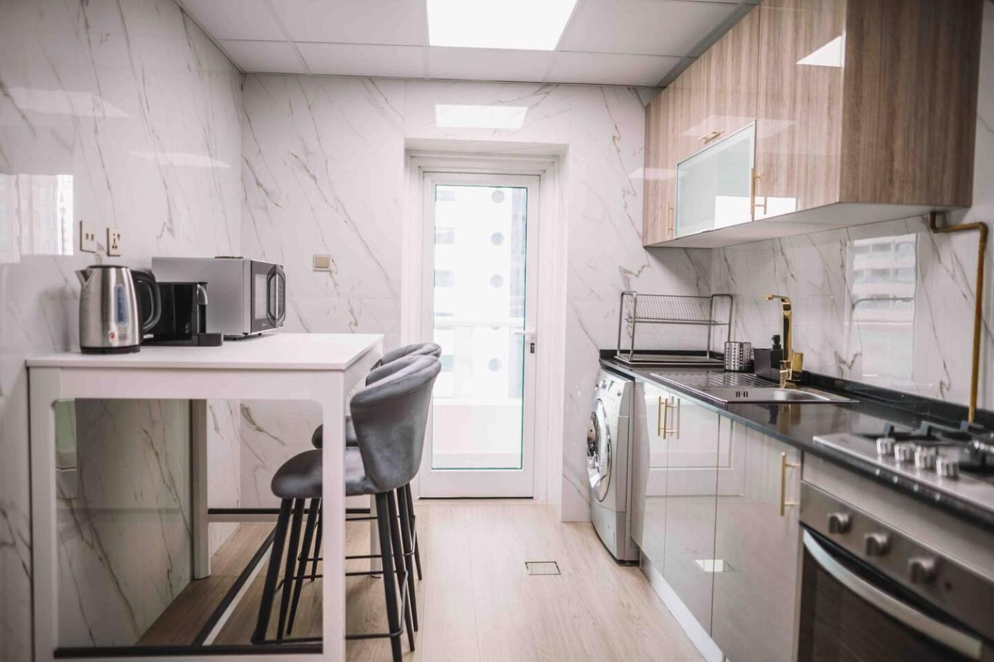 Gorgeous And Sea Views From A High-rise Apart-hotel