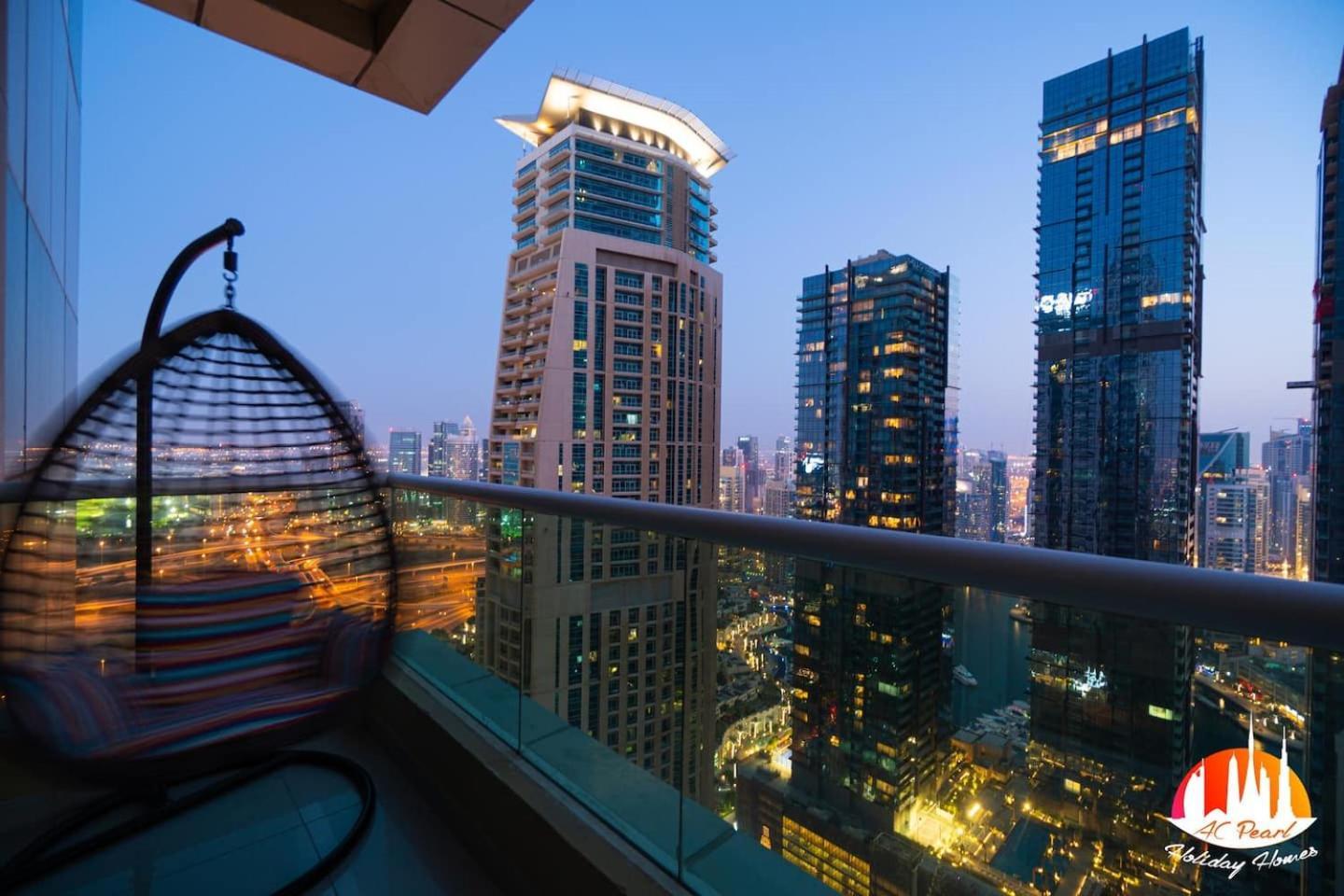 Lägenhetshotell Feel Like Away From On 34th Floor Dubai