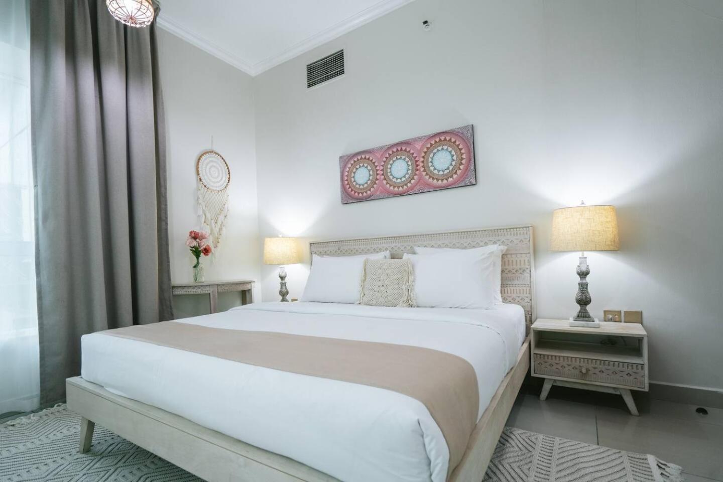 Beautiful Marina View 58th Floor 3 Bedrooms *