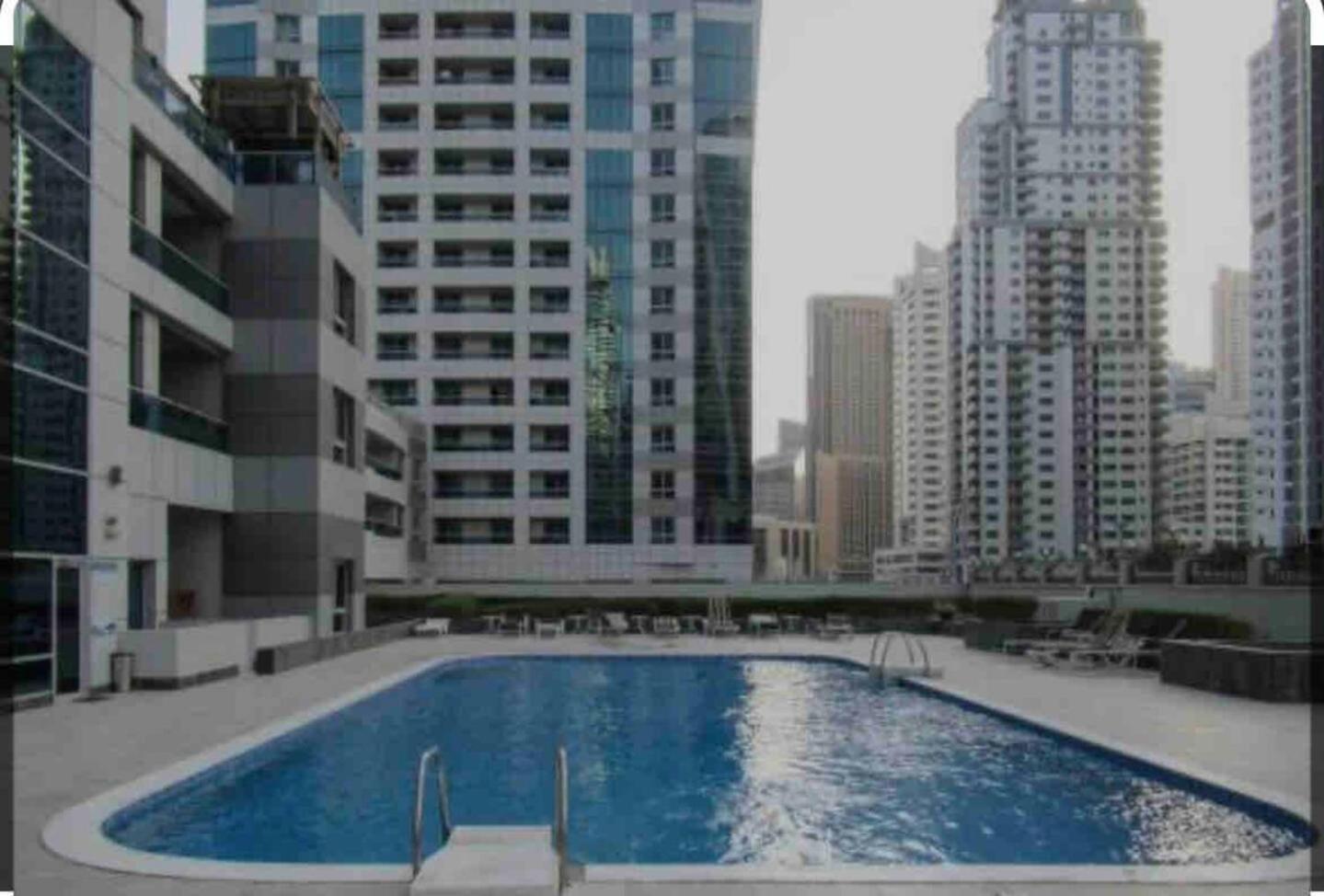 Apartemen Charming One Bedroom In Marina Dubai