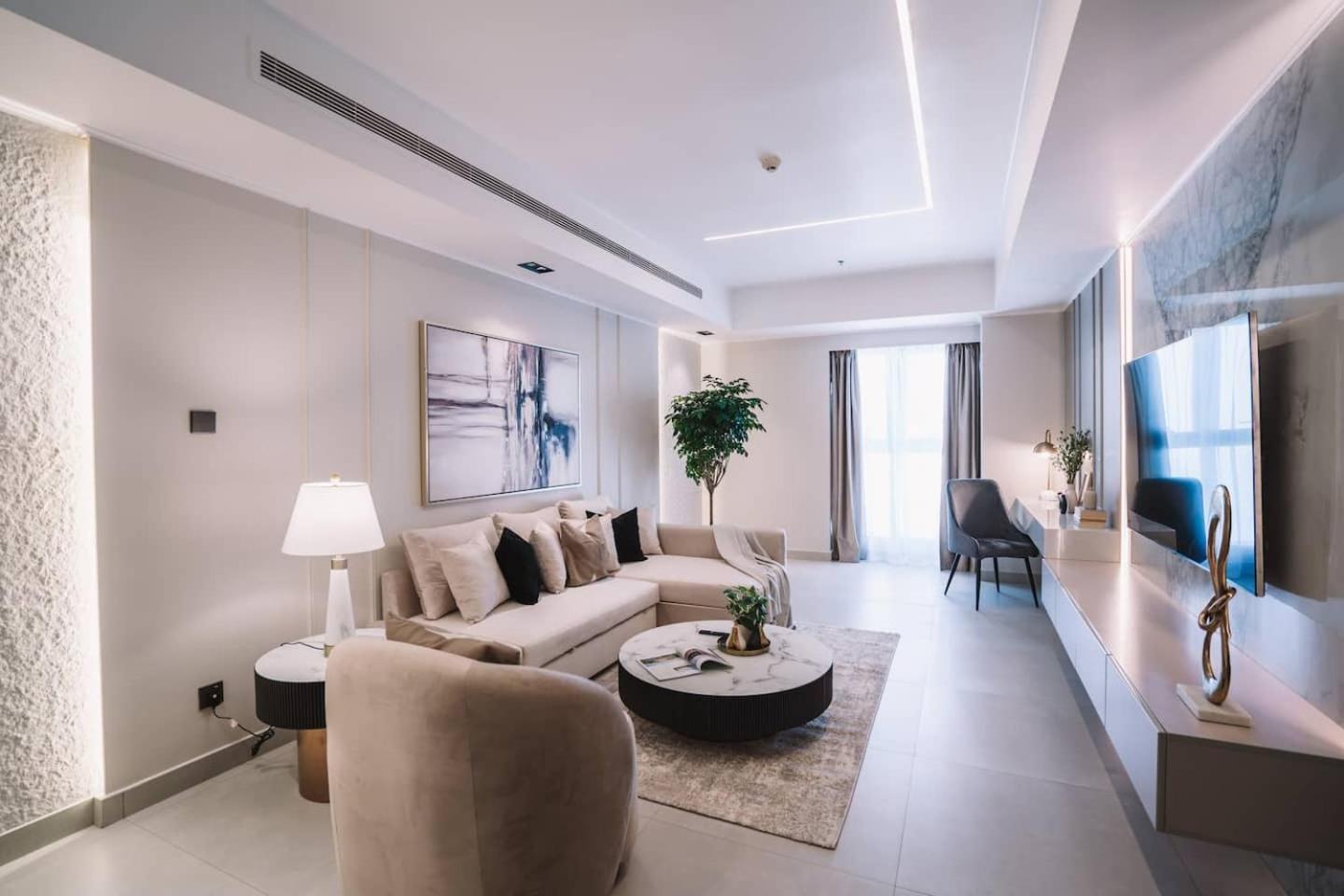 Apartment Sky High One Bedroom With Palm And Sea View *