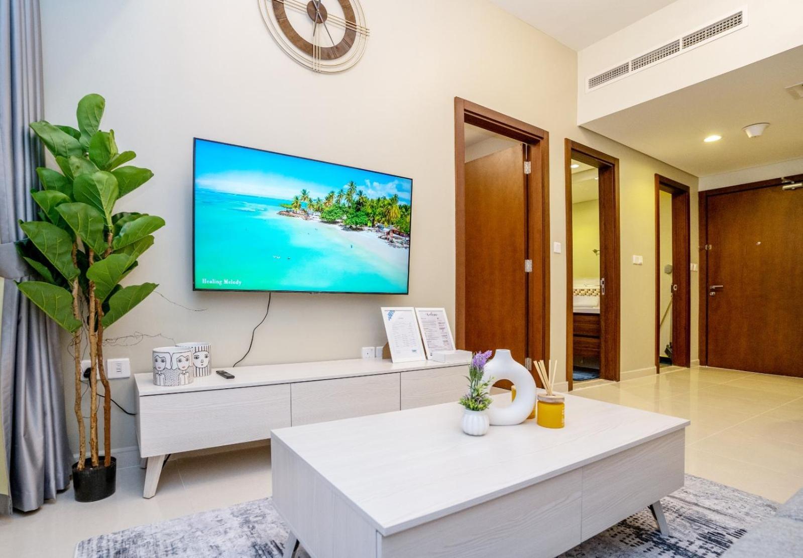 Apartment Stunning 2-bedroom Business Bay With Burj Khalifa View & Huge Balcony *