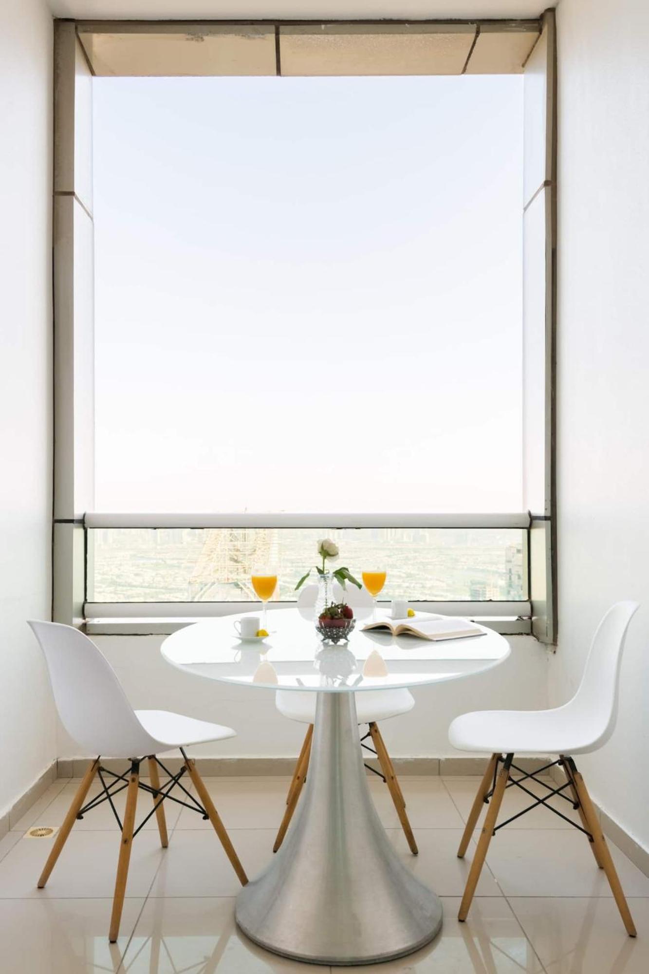 Savor Marina Views From The 64th Floor Apartahotel Dubái