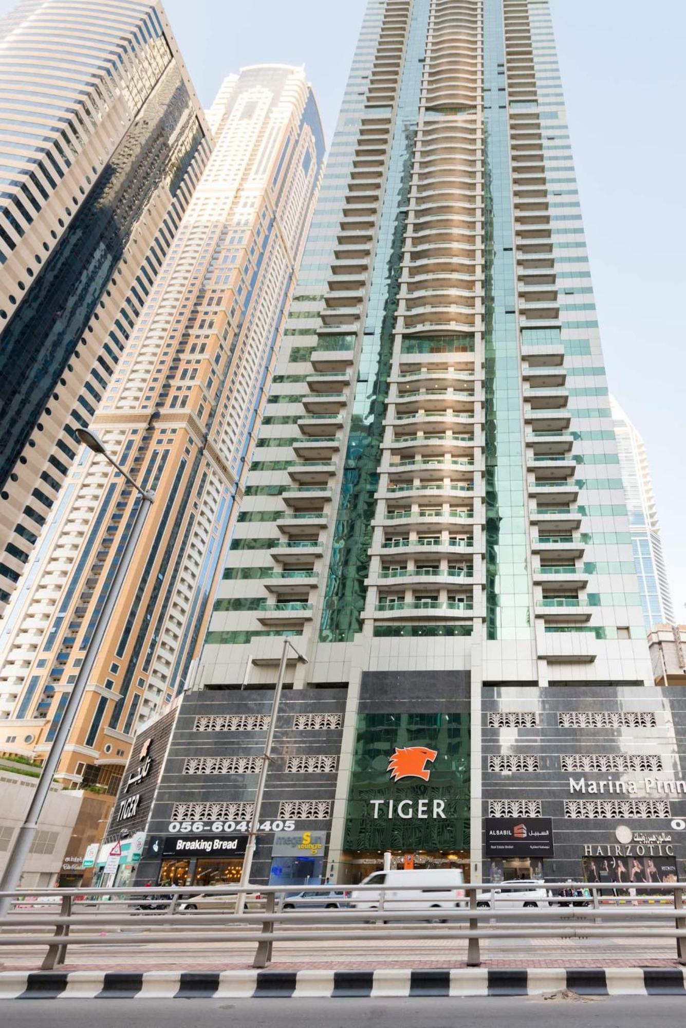 Savor Marina Views From The 64th Floor Dubái