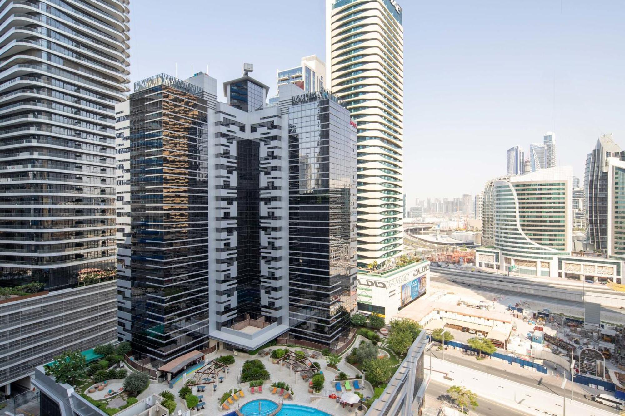 Frank Porter - Mon Reve Apartamento Dubai