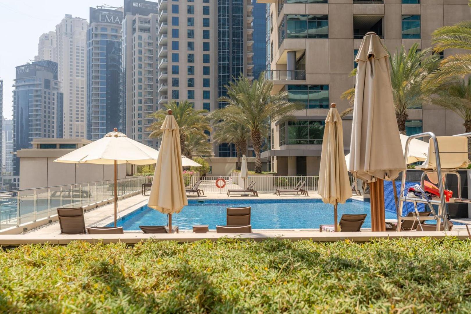 Guestready - Green Light Over Marina Dubai