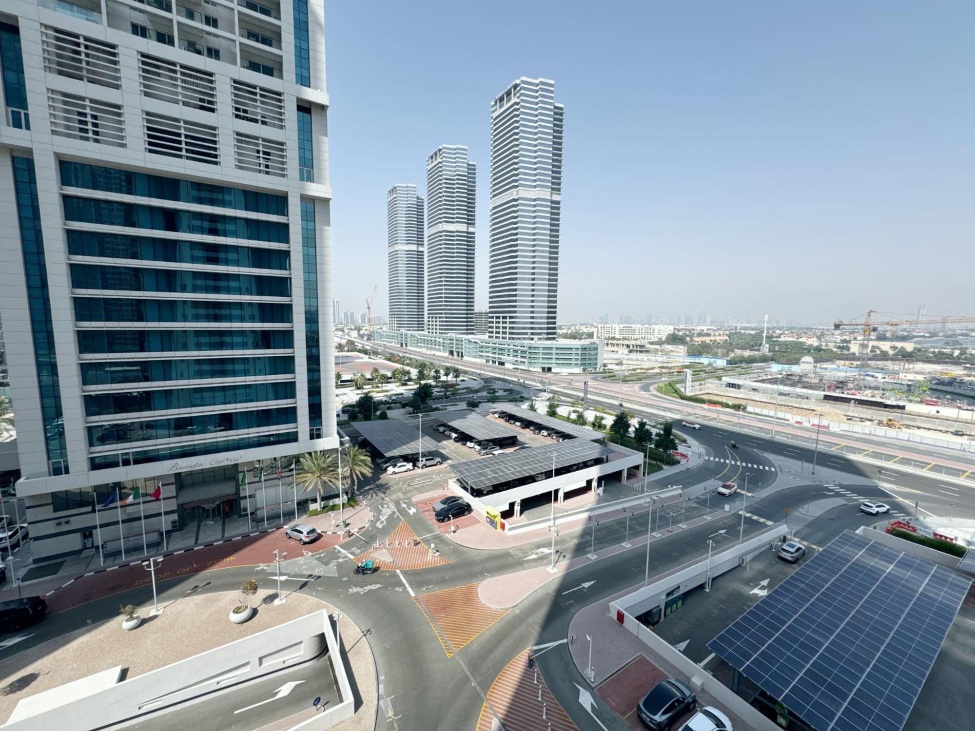 Cosmos Living Charming With Balcony Dubaï