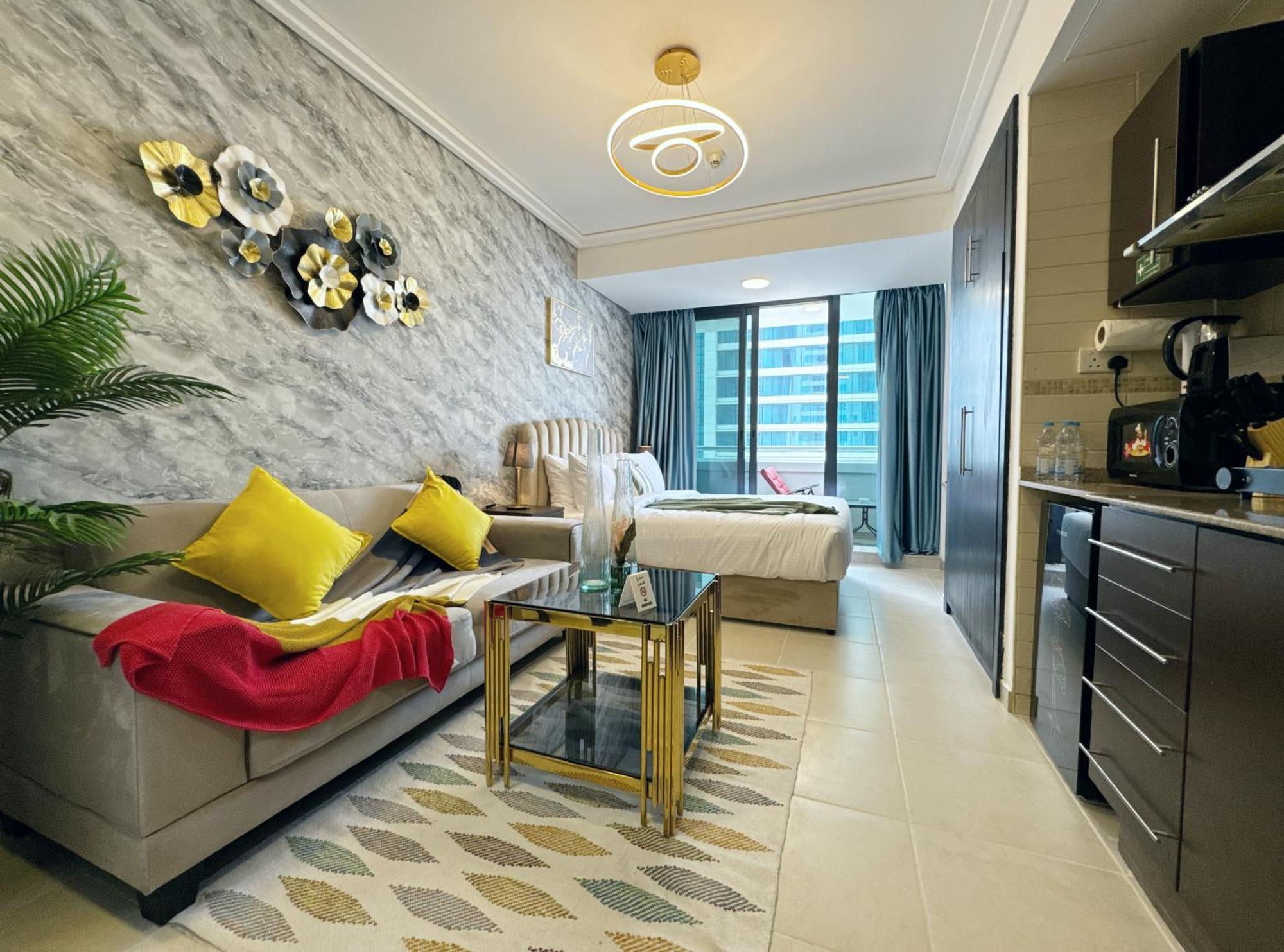 Cosmos Living Charming With Balcony Dubaï