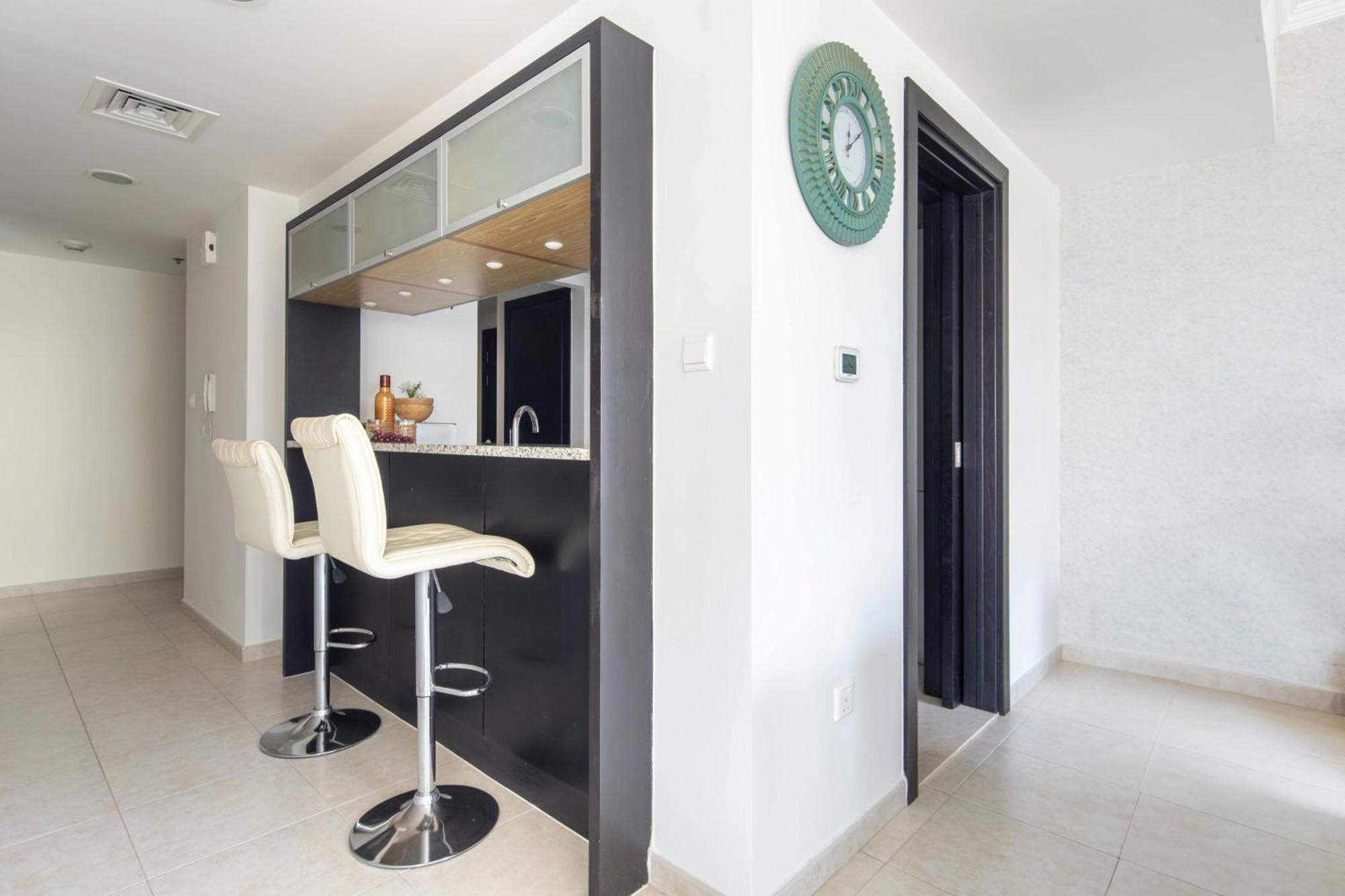 Frank Porter - Al Majara Tower 2 Apartamento