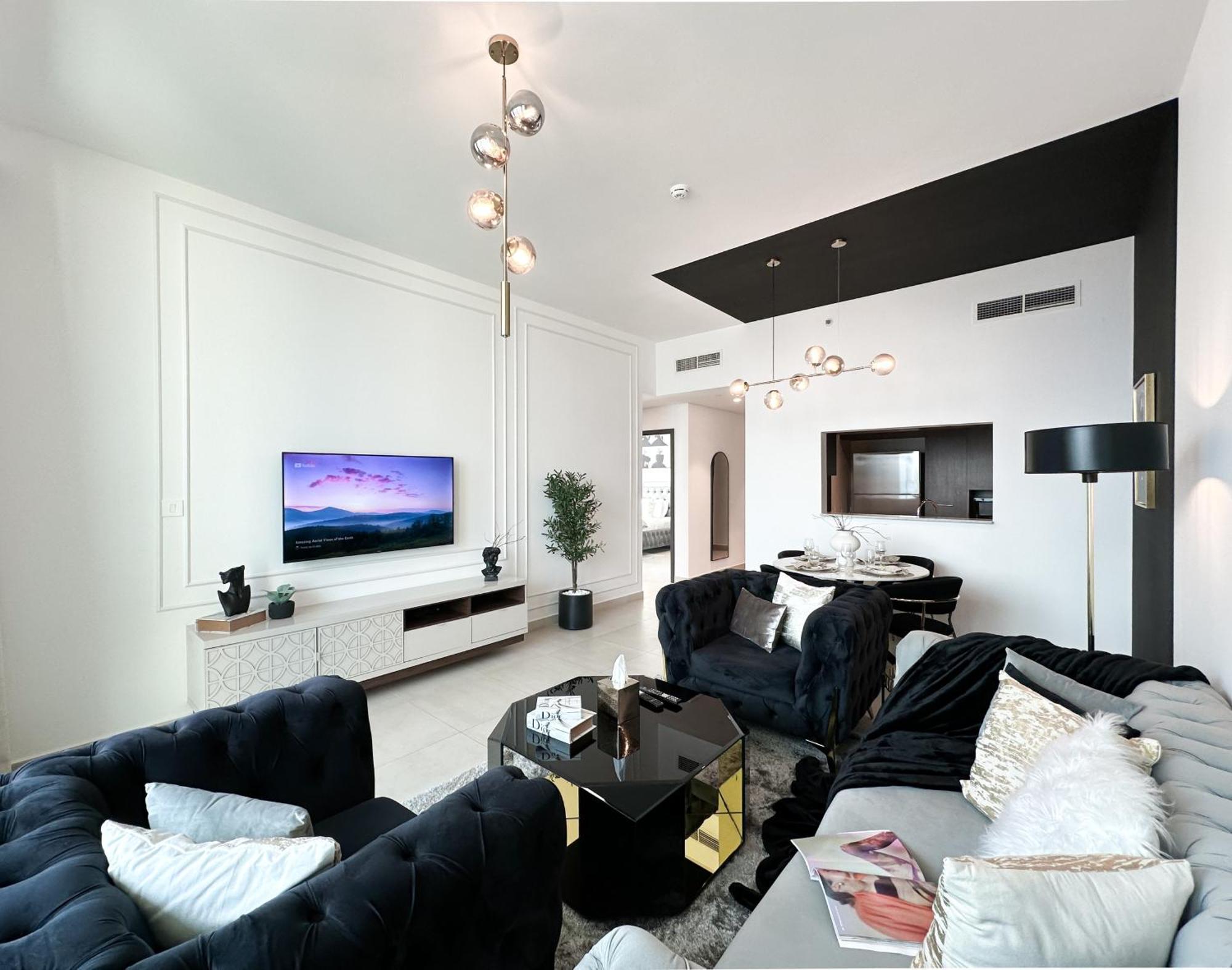 Stylish 2 Bedroom Dior-inspired Connected To Mall Dubái