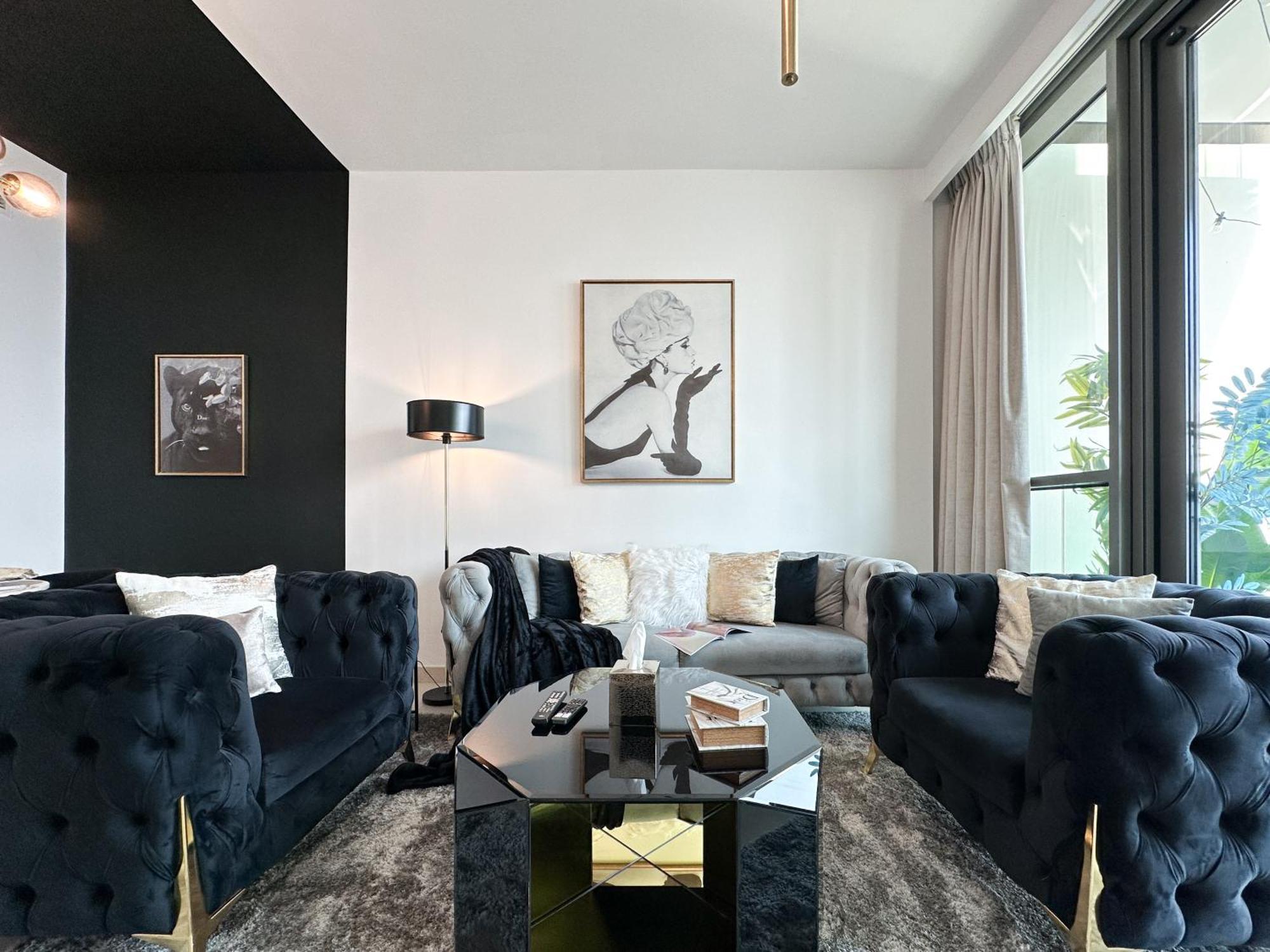 Stylish 2 Bedroom Dior-inspired Connected To Mall Apartamento *