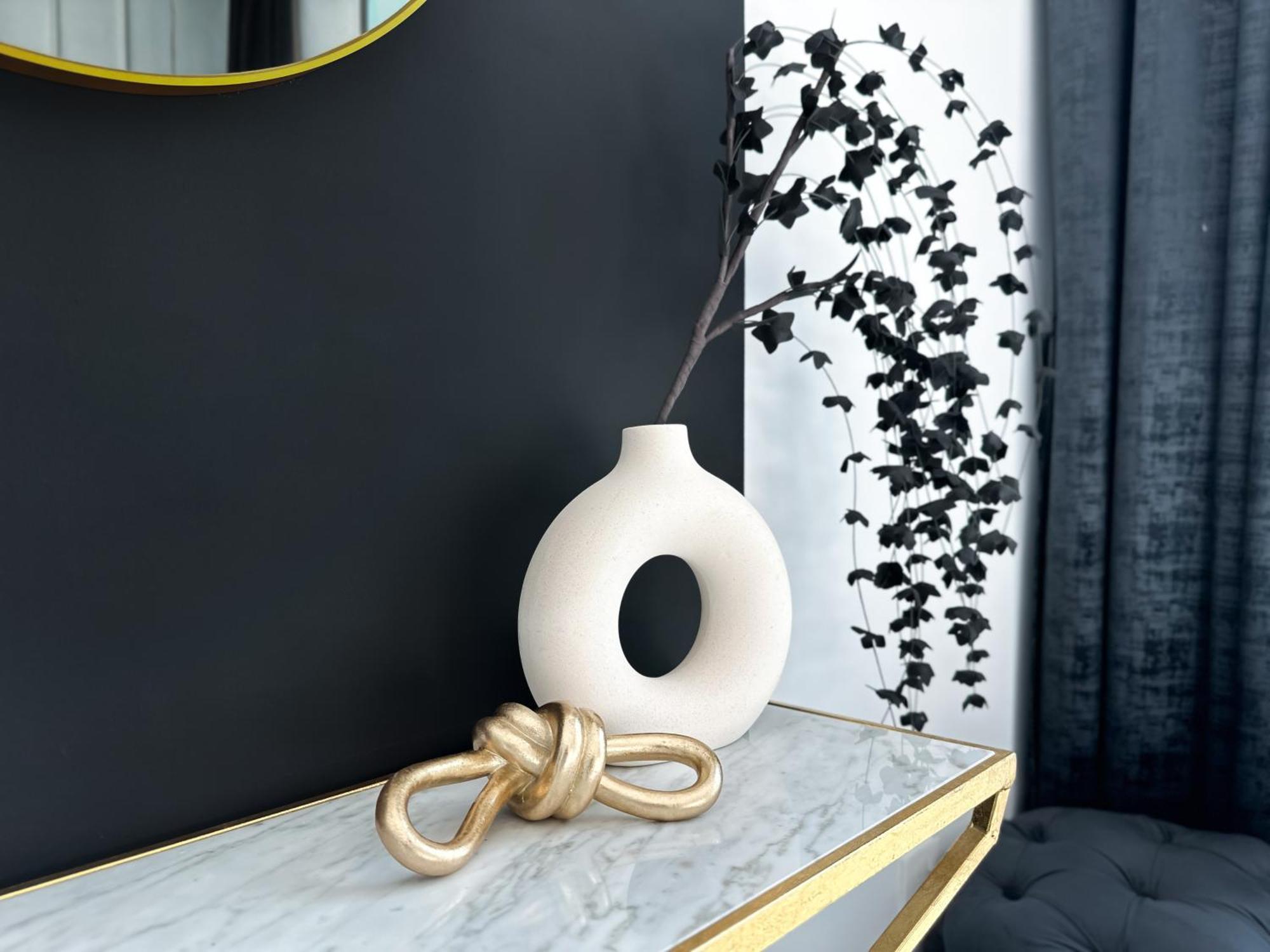 Stylish 2 Bedroom Dior-inspired Connected To Mall Appartement