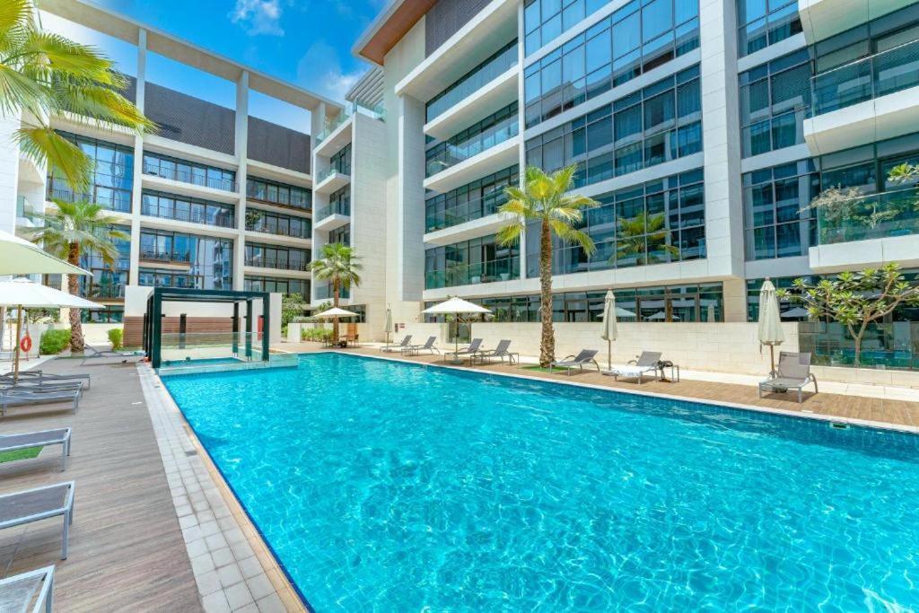 Luxury With Pool, Patio & Gym In Walk * Dubái