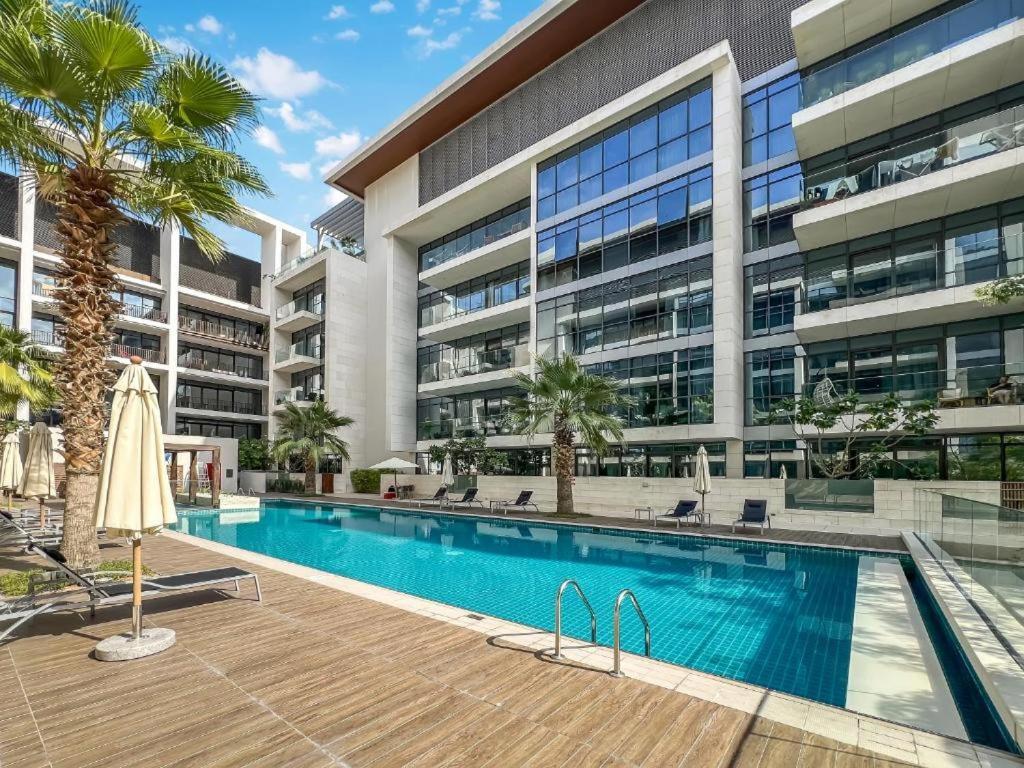 Luxury With Pool, Patio & Gym In Walk Lägenhet Dubai