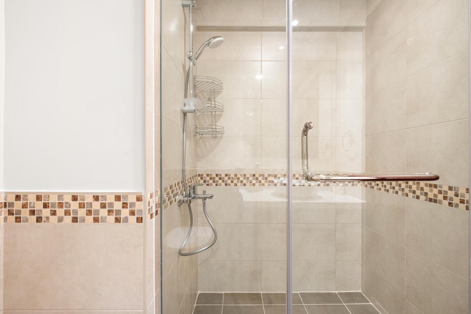 Apartamento Beautiful 2br With Gym And Pool Dubái