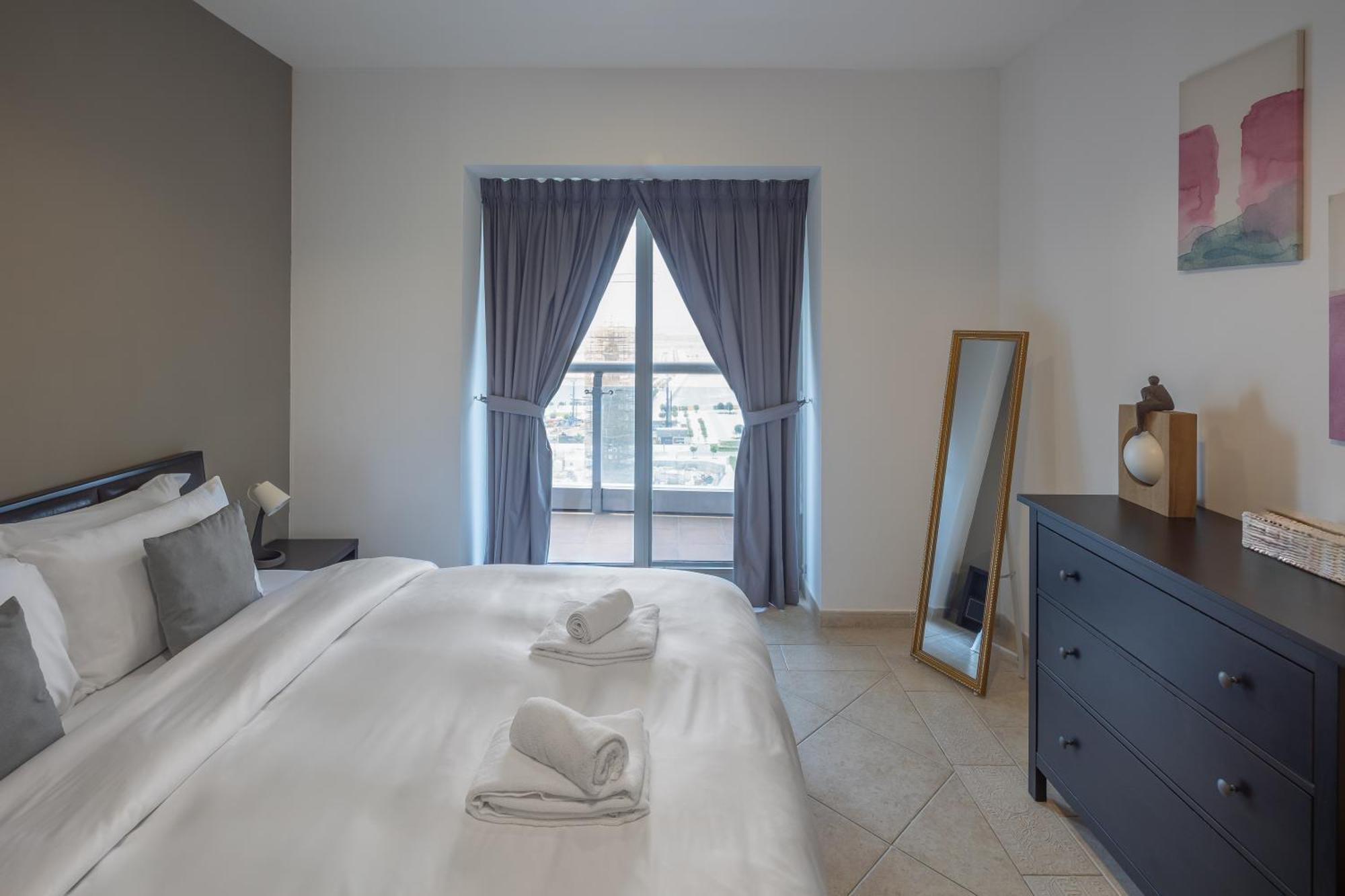 Marina View,central Location,public Transport Access,dwellingz *