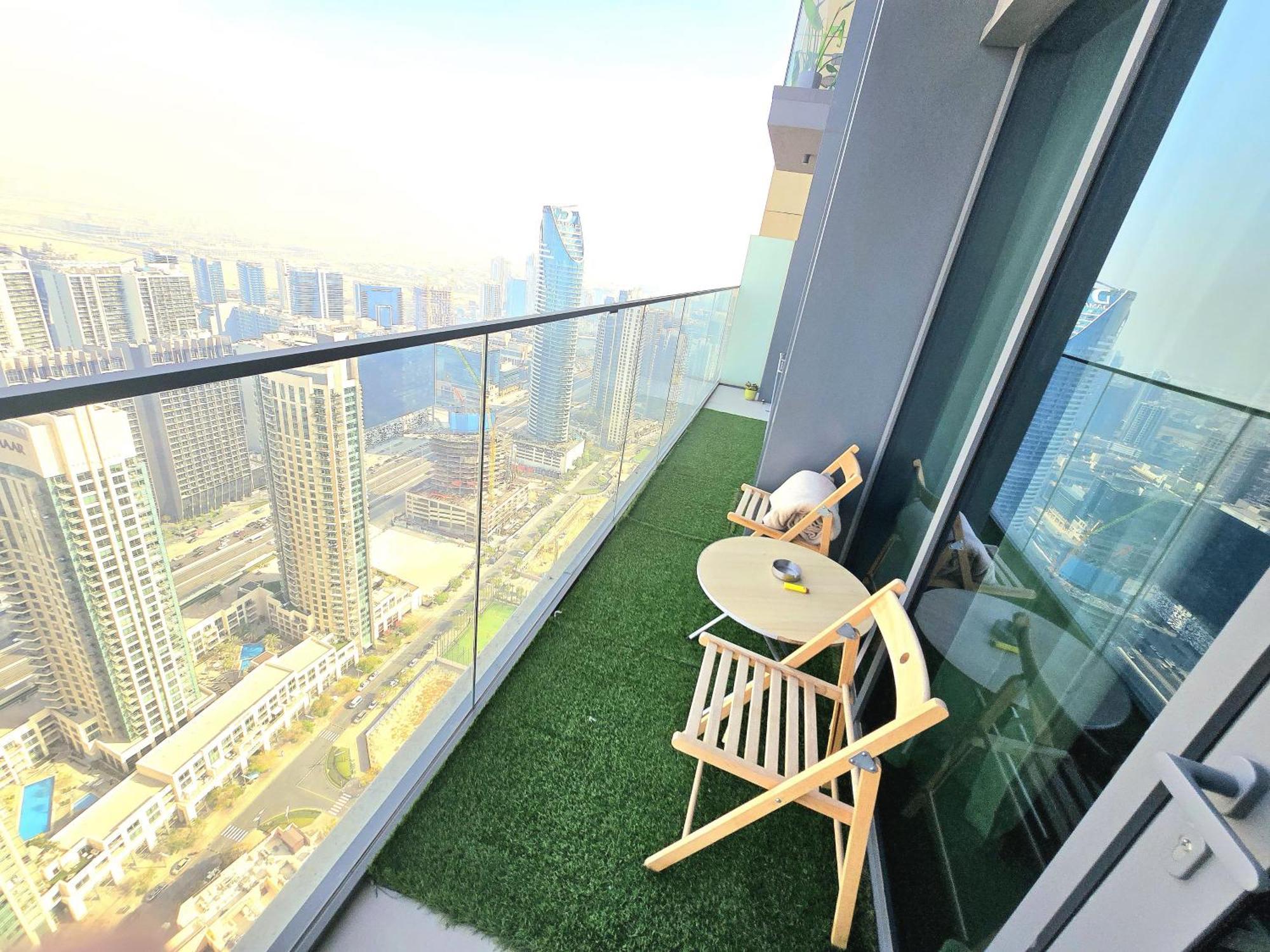 Appartement 1 Bedroom High Floor With Stunning Night View-3 Mint Walk To Mall & Burj Khalifa *
