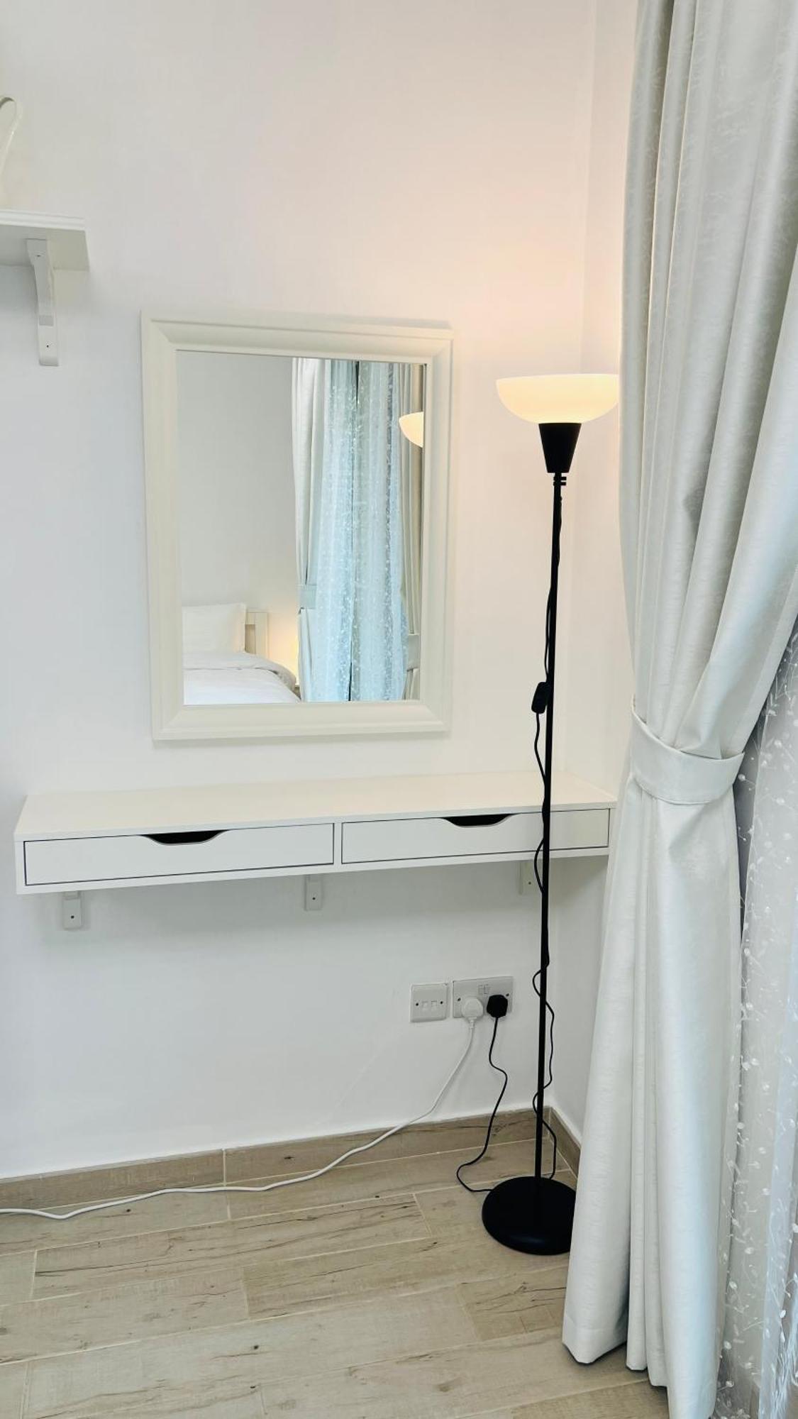 Spacious Furnished With Balcony Spain Cluster International