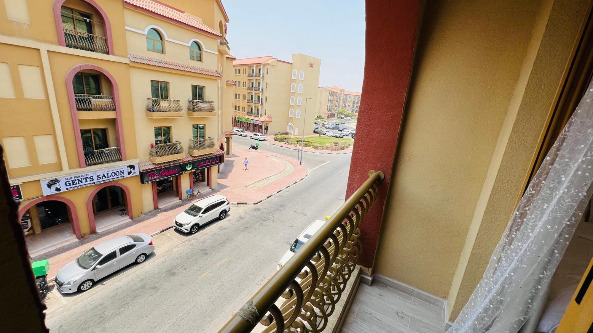 Spacious Furnished With Balcony Spain Cluster International Apartment