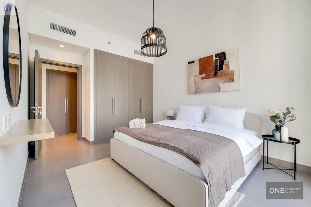 High Floor Stunning Location Canal View Appartement