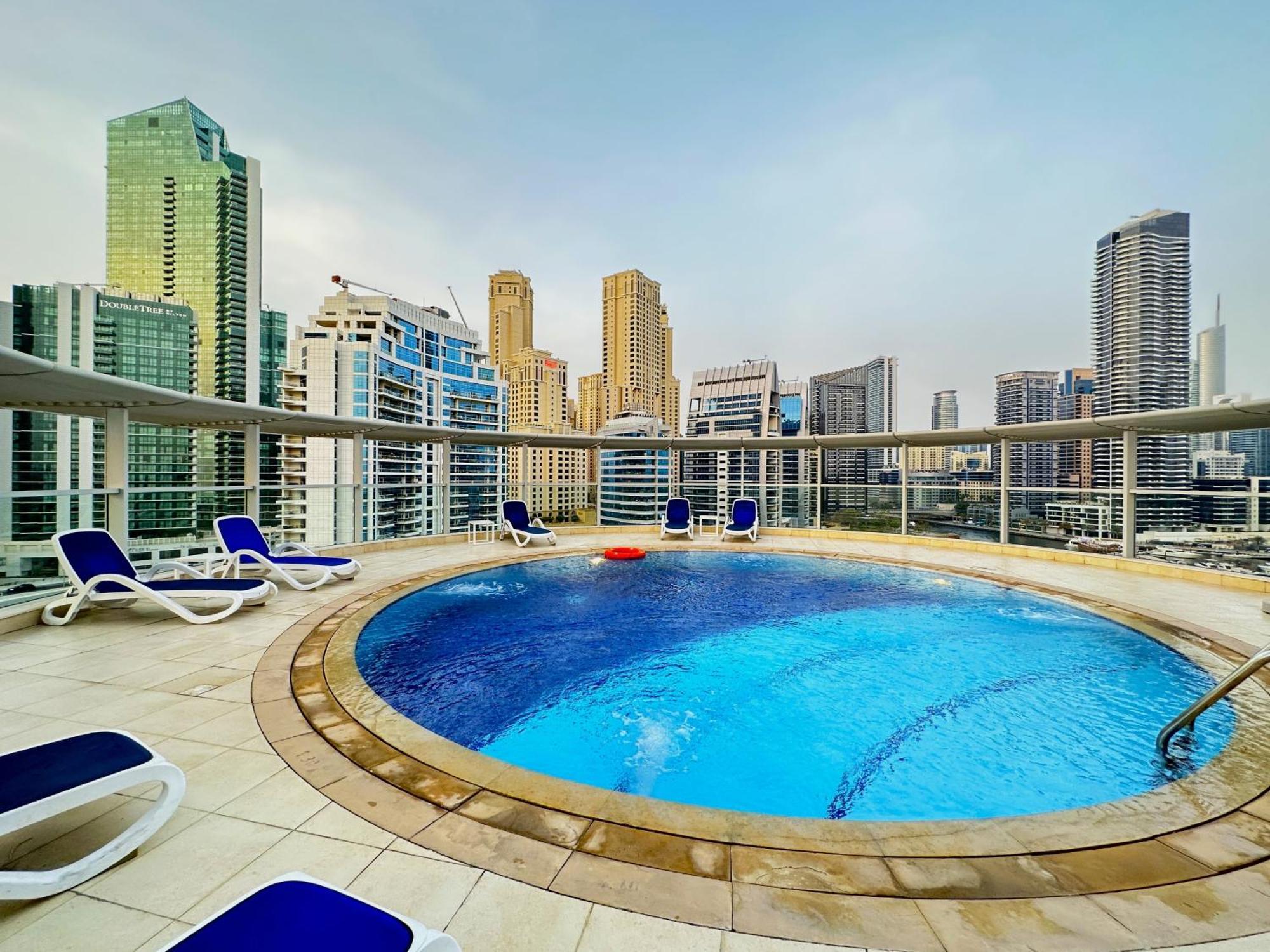 Appartement Amazing Roof Pool In 1 Bhk Flat In Marina *