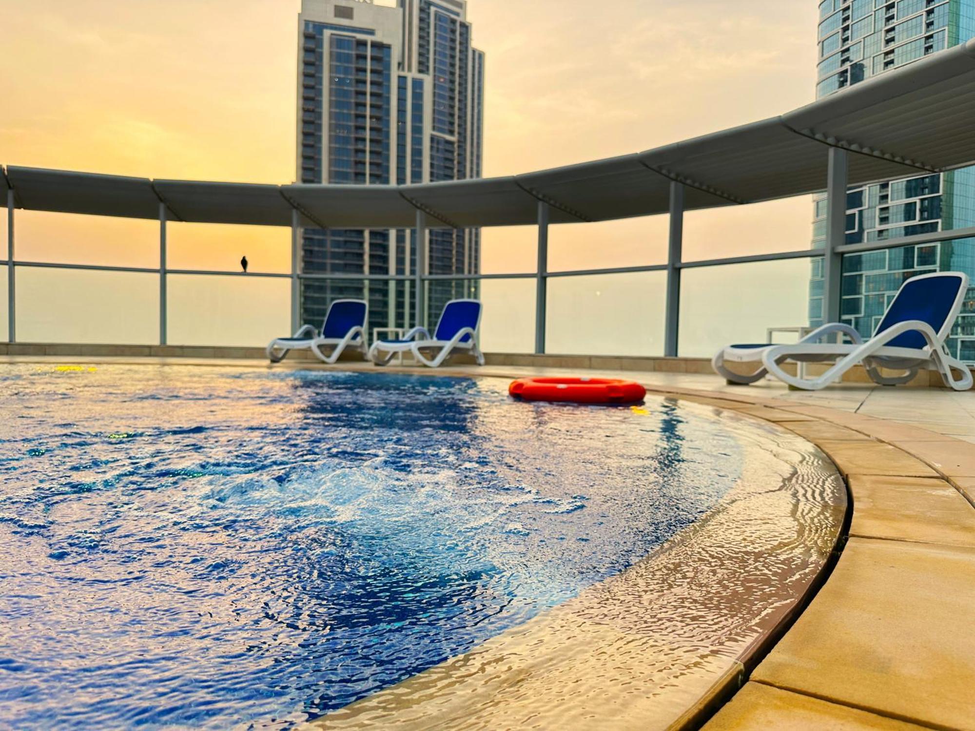 Appartement Amazing Roof Pool In 1 Bhk Flat In Marina
