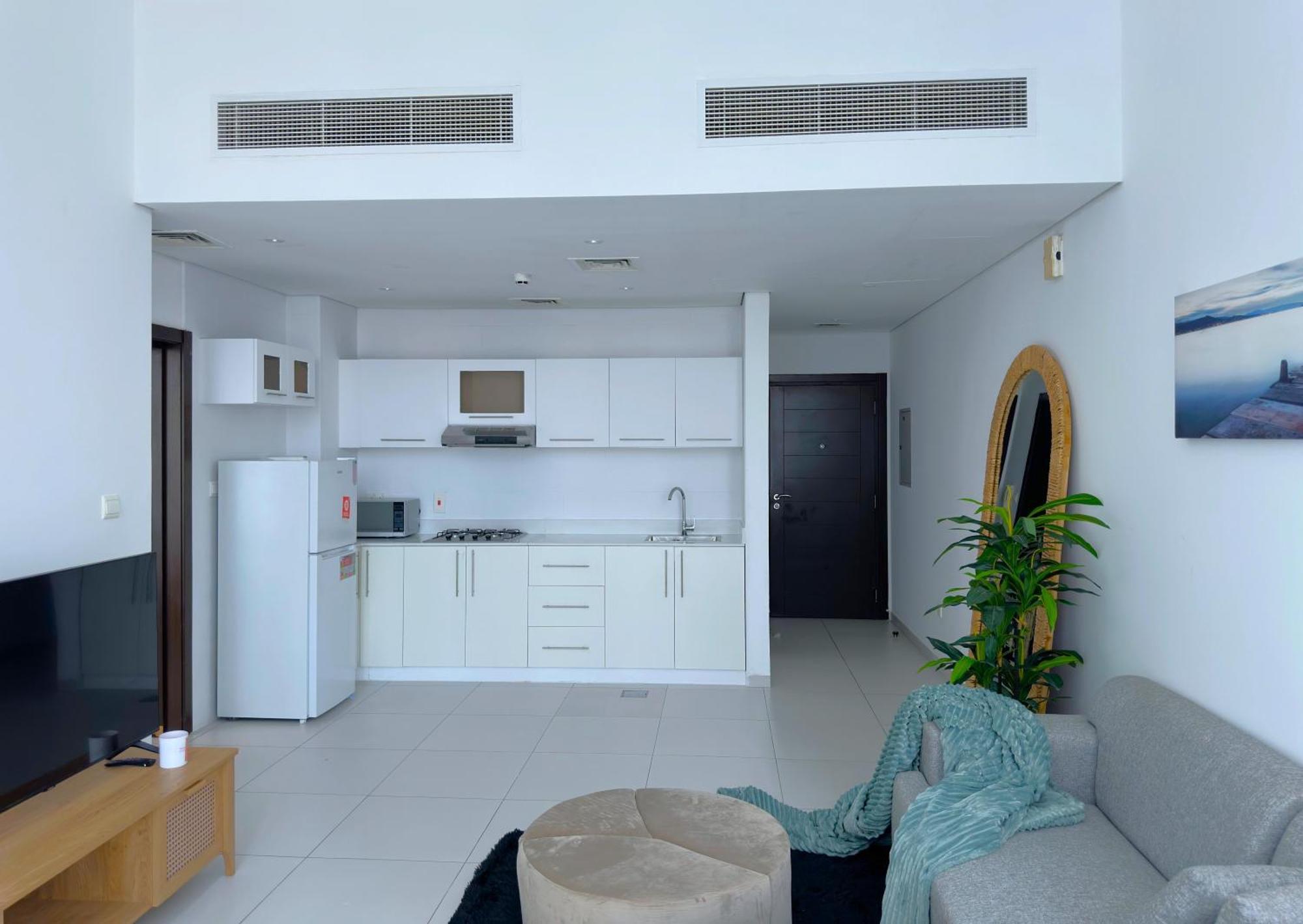 Amazing Roof Pool In 1 Bhk Flat In Marina *