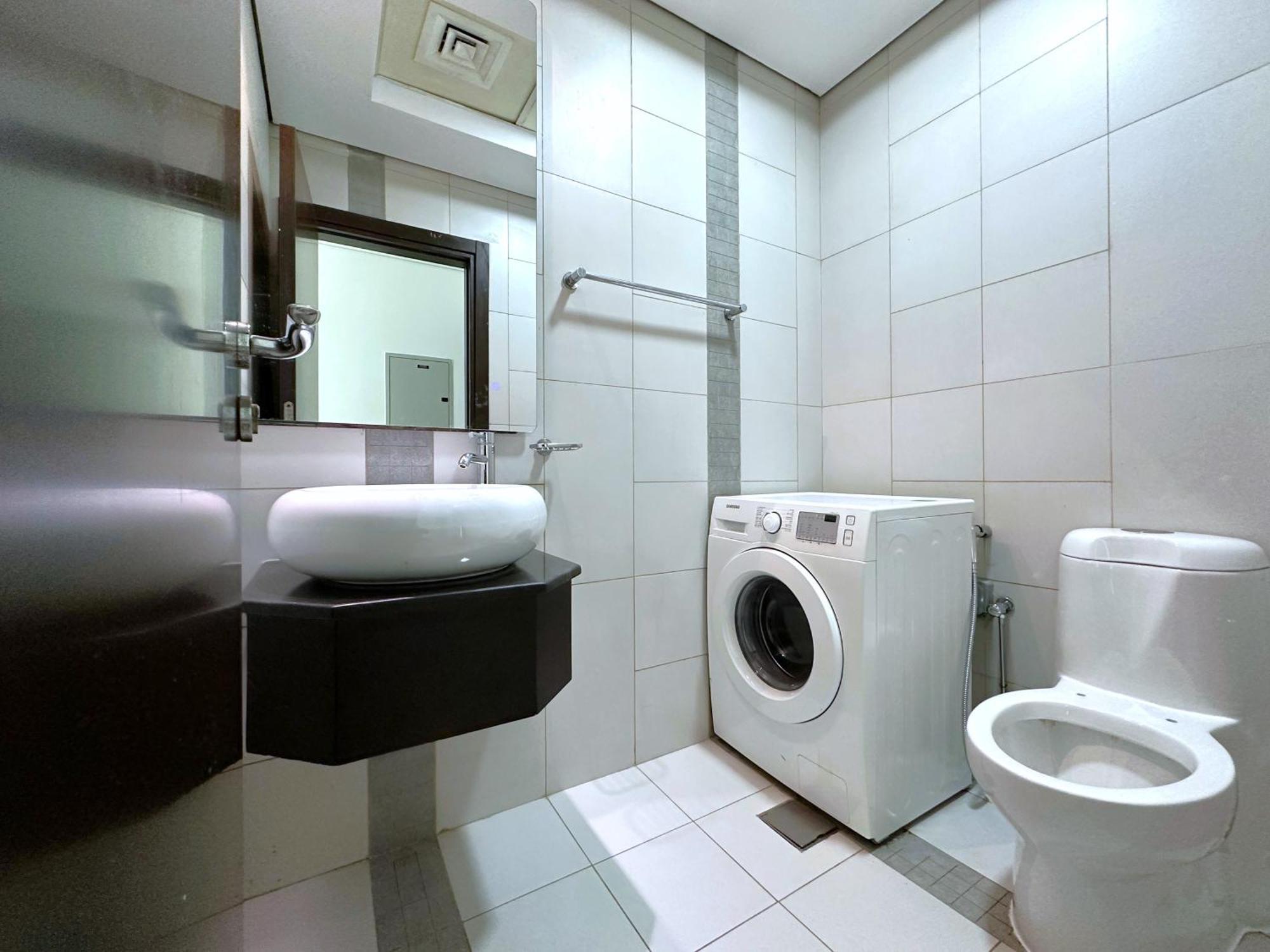 Amazing Roof Pool In 1 Bhk Flat In Marina
