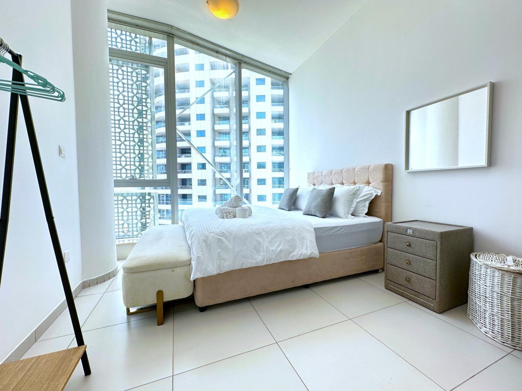 Amazing Roof Pool In 1 Bhk Flat In Marina * Dubaï