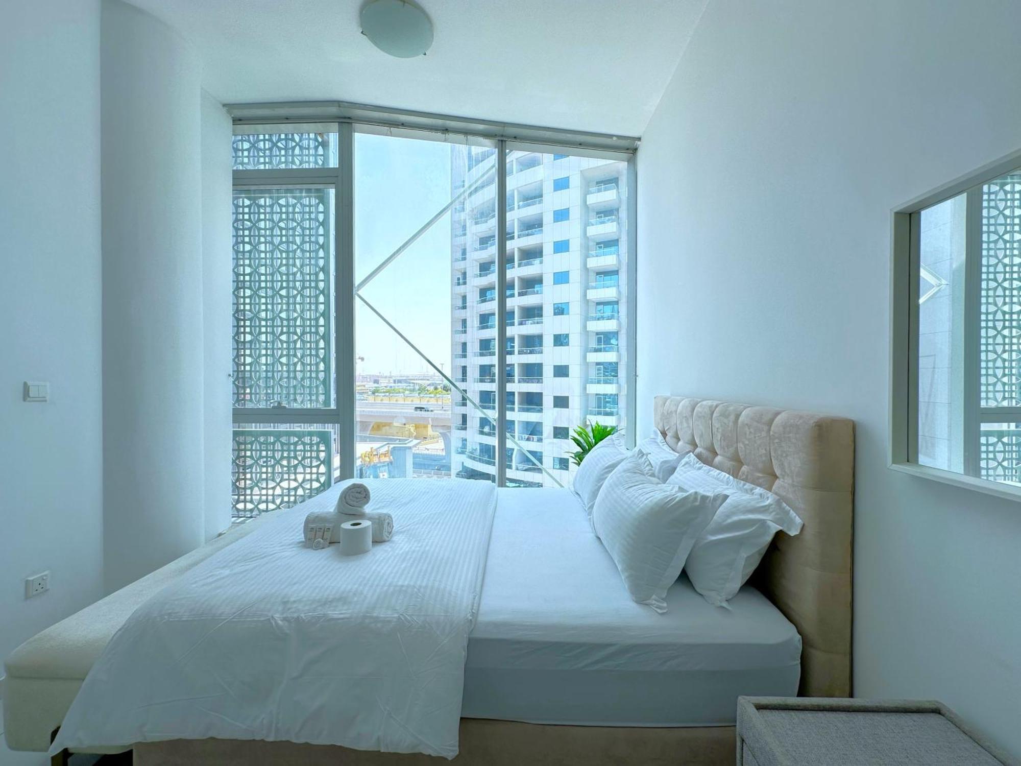 Amazing Roof Pool In 1 Bhk Flat In Marina * Dubaï
