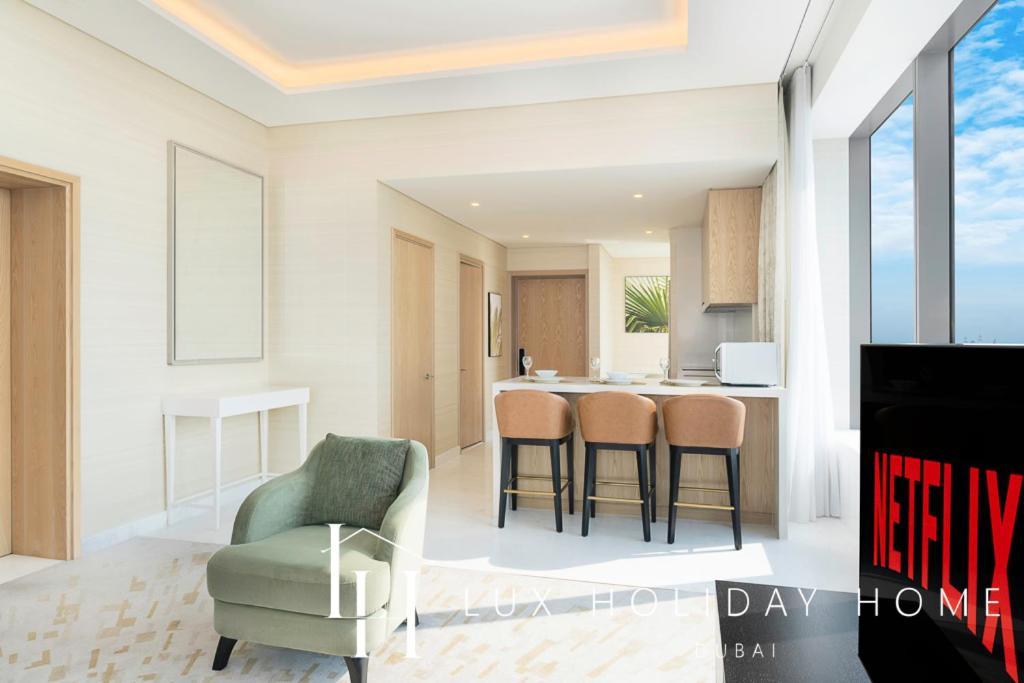 Lux Iconic Views At The Palm Tower 4 Apartment