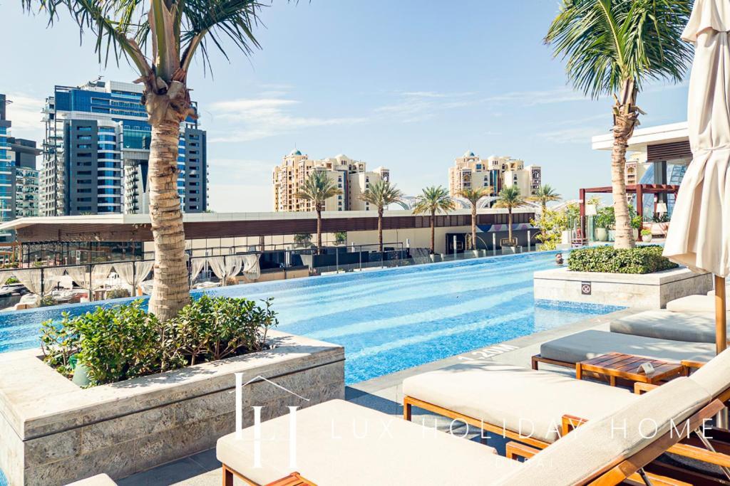 Lux Iconic Views At The Palm Tower 4 Apartment