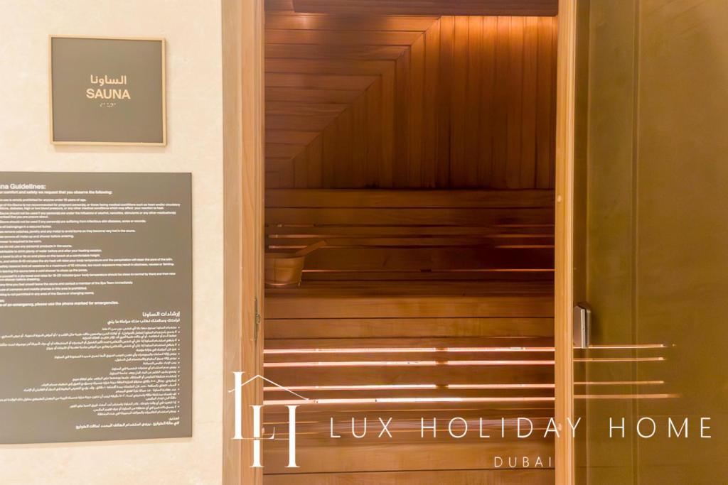 Lux Iconic Views At The Palm Tower 4 Dubai