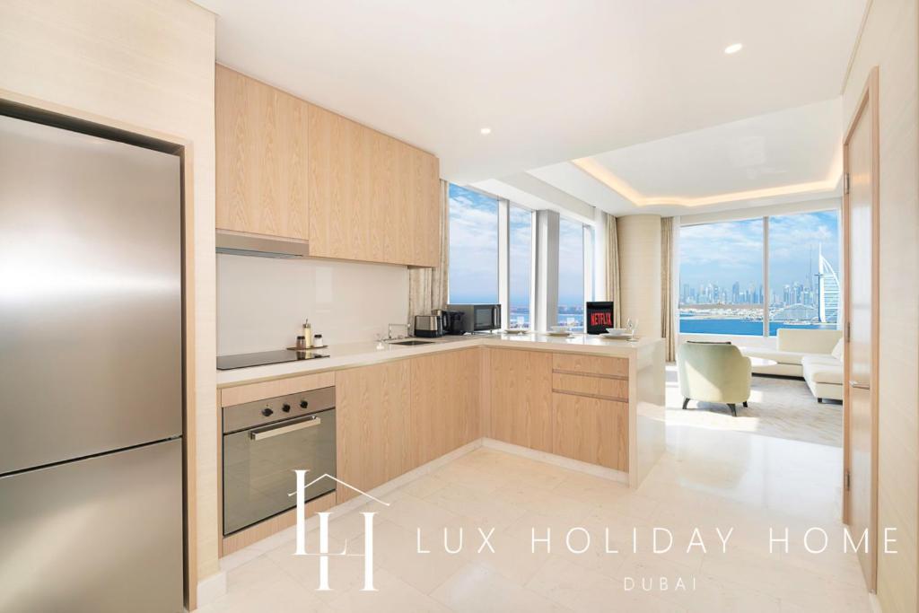 Lux Iconic Views At The Palm Tower 4 Dubai