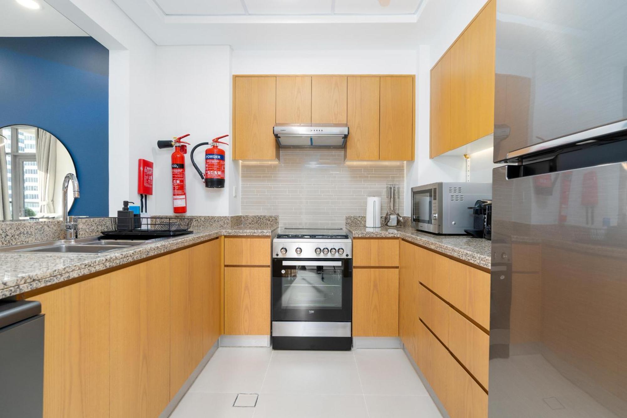 Ultimate Bay View: Burj Khalifa Pool Retreat Apartment