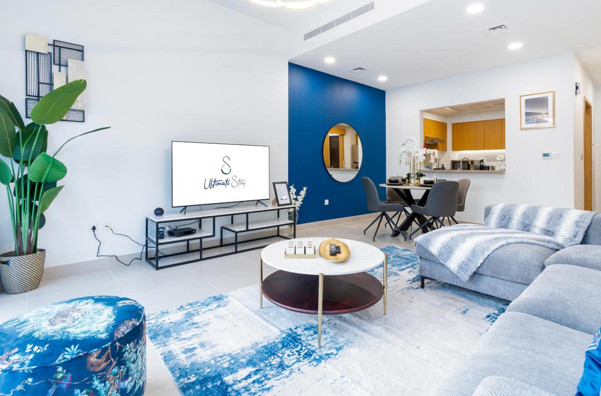 Ultimate Bay View: Burj Khalifa Pool Retreat Apartment *