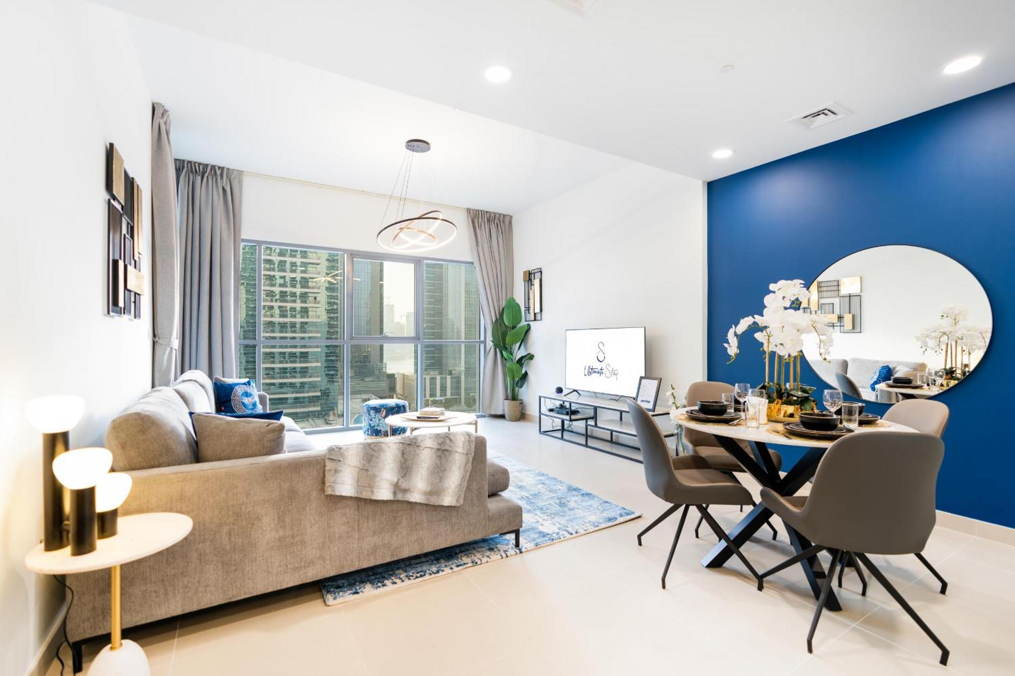 Ultimate Bay View: Burj Khalifa Pool Retreat Apartment *