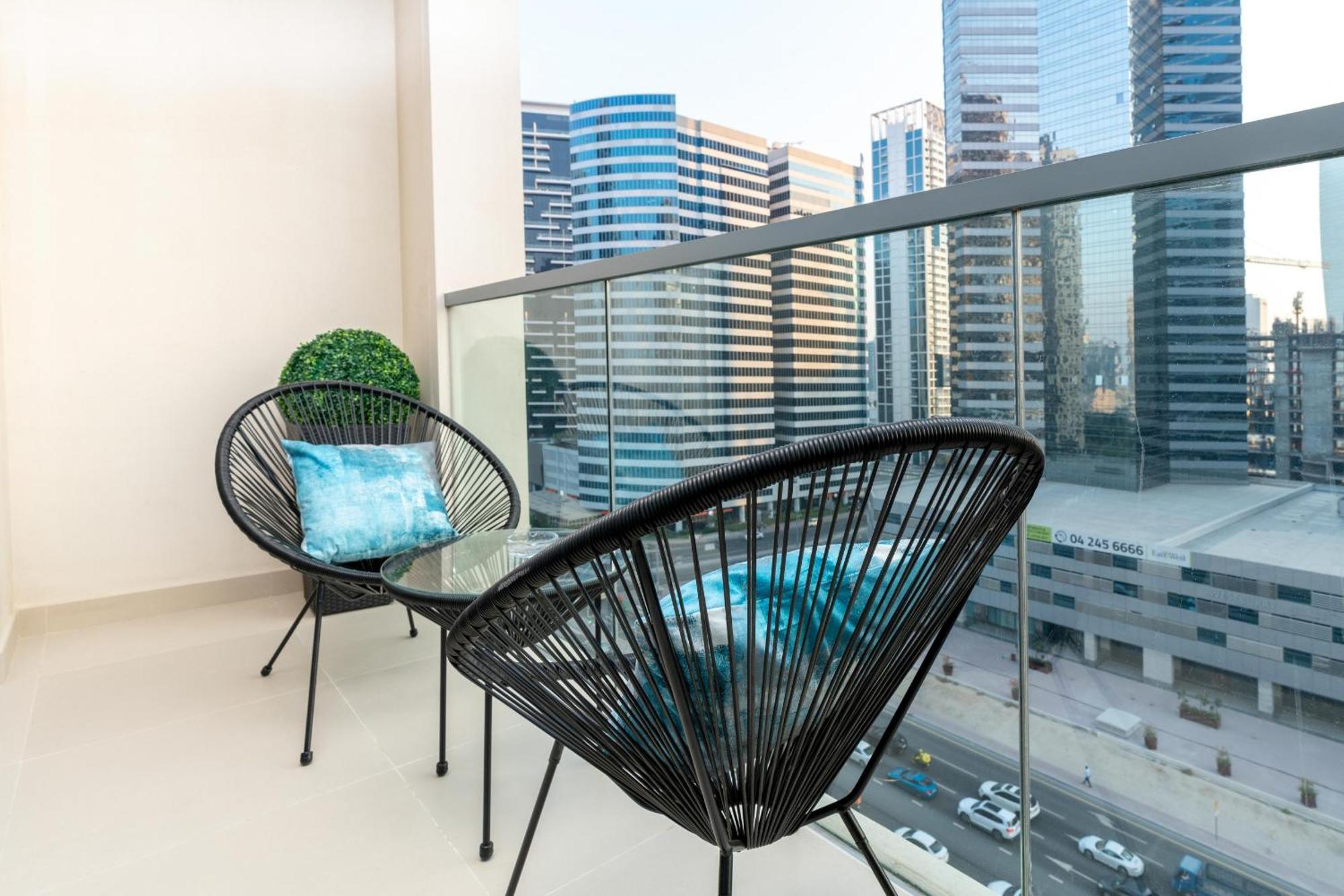 Ultimate Bay View: Burj Khalifa Pool Retreat Apartment