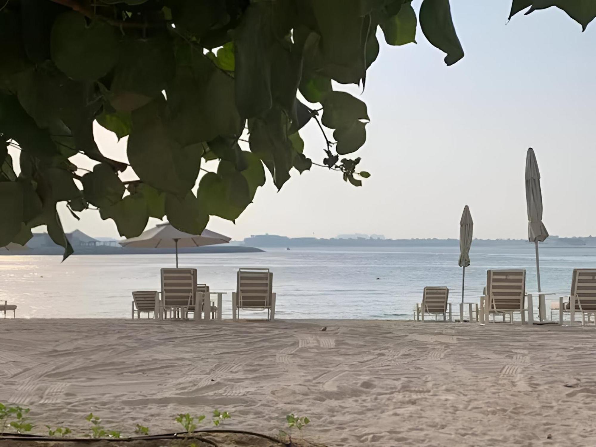 Apartemen Elegant 3br With Private Beach Access *