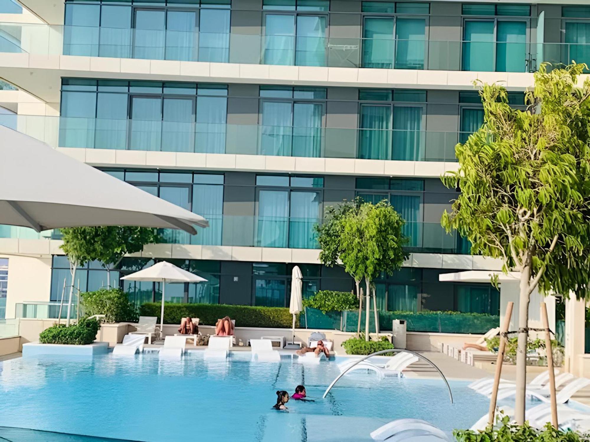 Elegant 3br With Private Beach Access Apartemen *