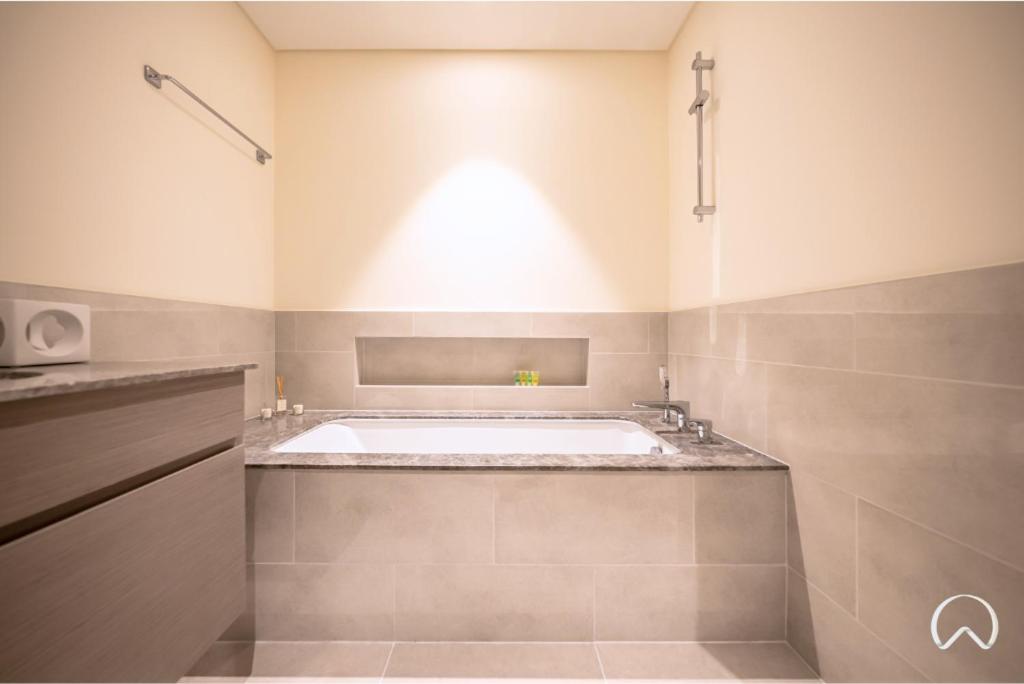 Appartement Oraya - Modern 5 Min Walk To Mall & Burj Views *