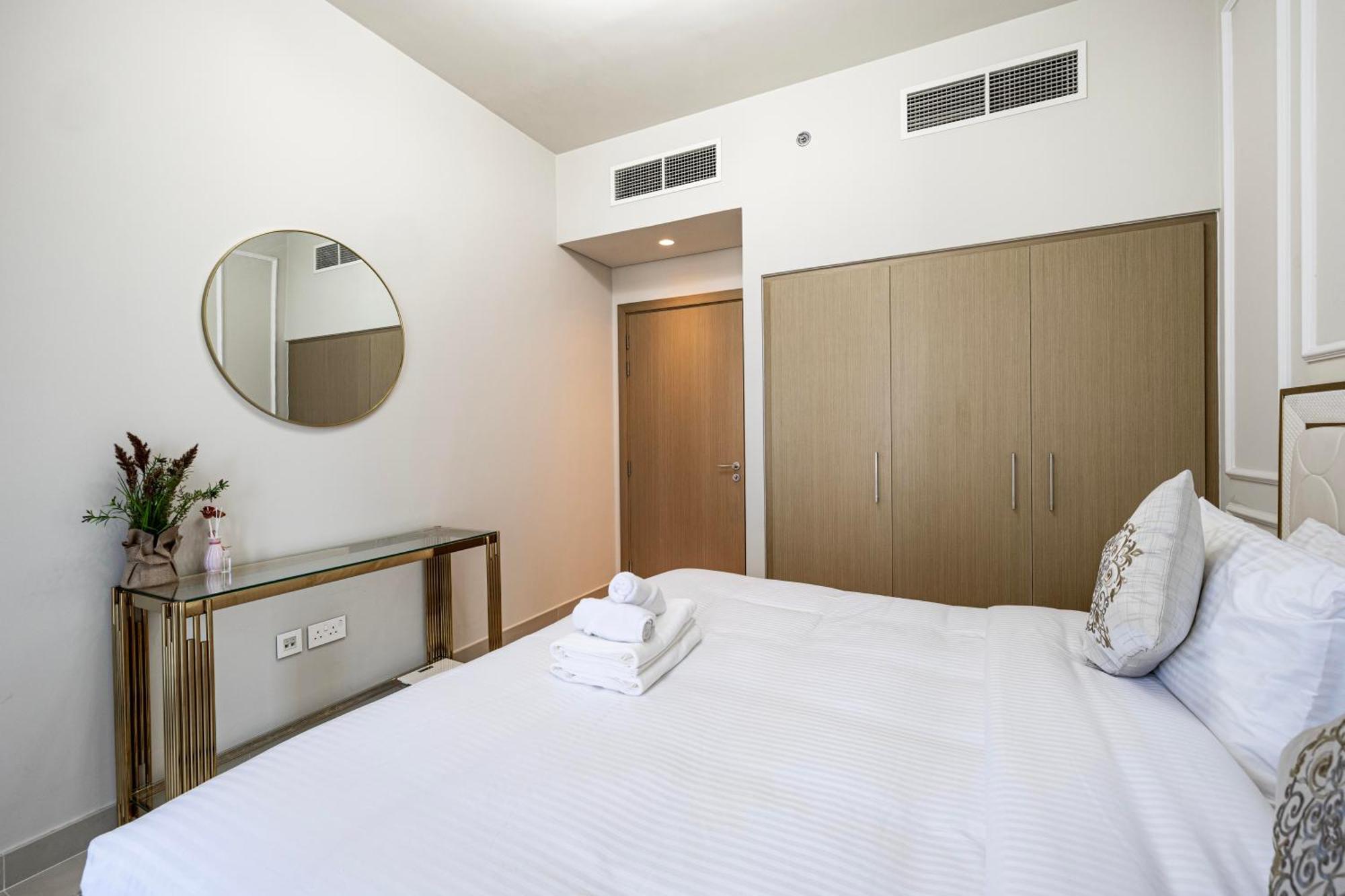 Vibrant Living In The Center At Creek Appartement *