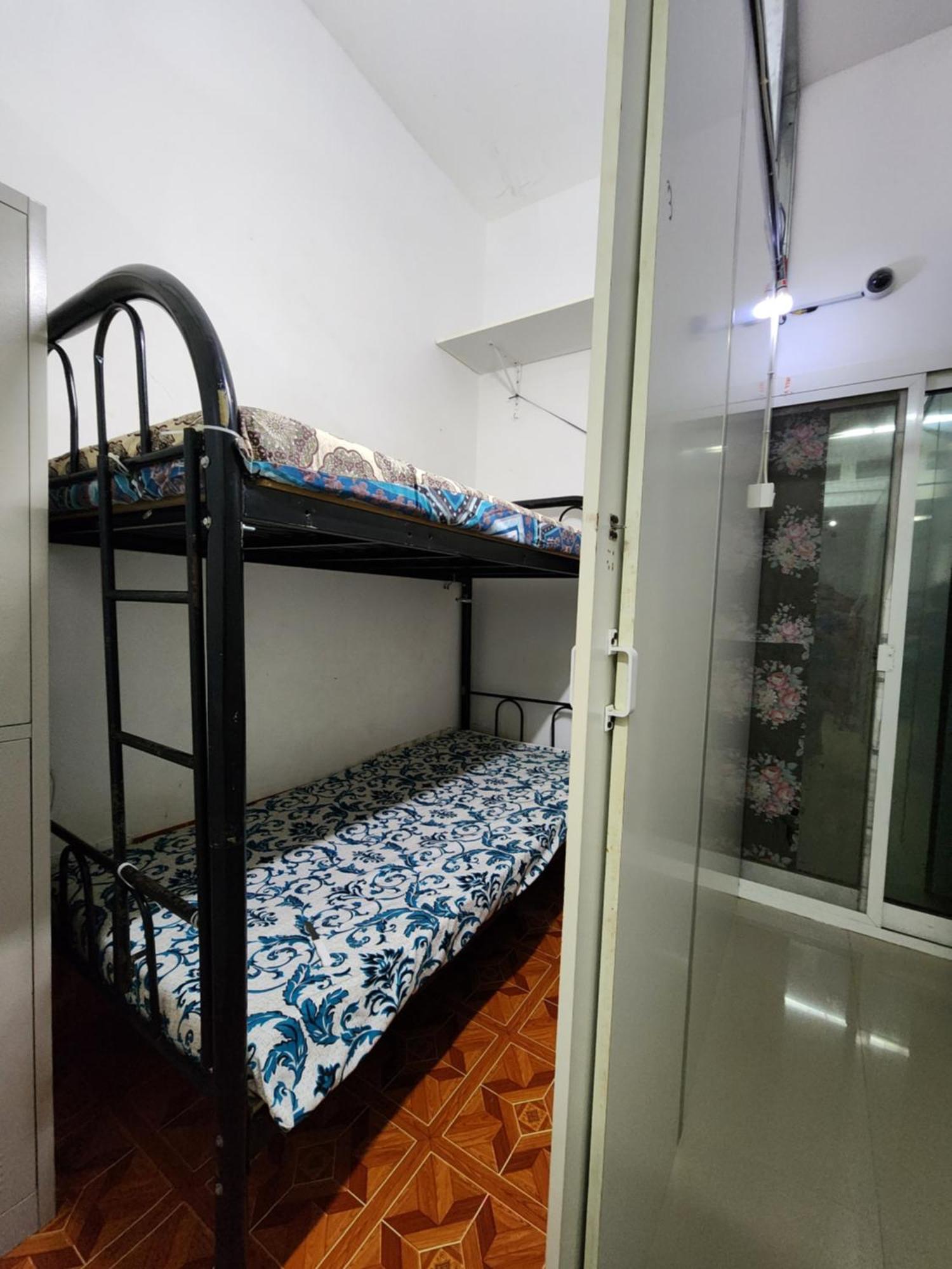 Partition Men Bed Space * Dubaï