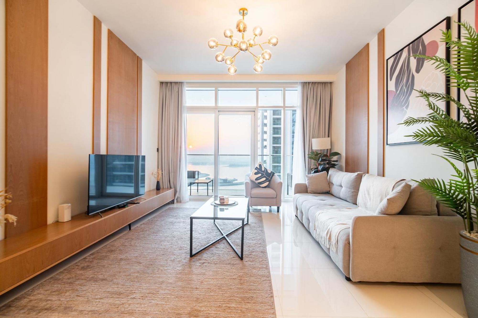 Appartement On The First Line Of The Coast With Access To The And Sea Views *