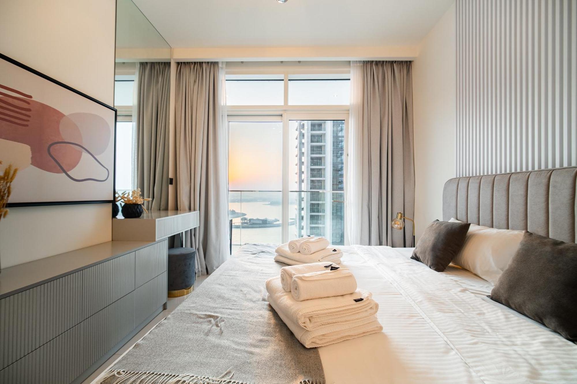 On The First Line Of The Coast With Access To The And Sea Views Appartement *
