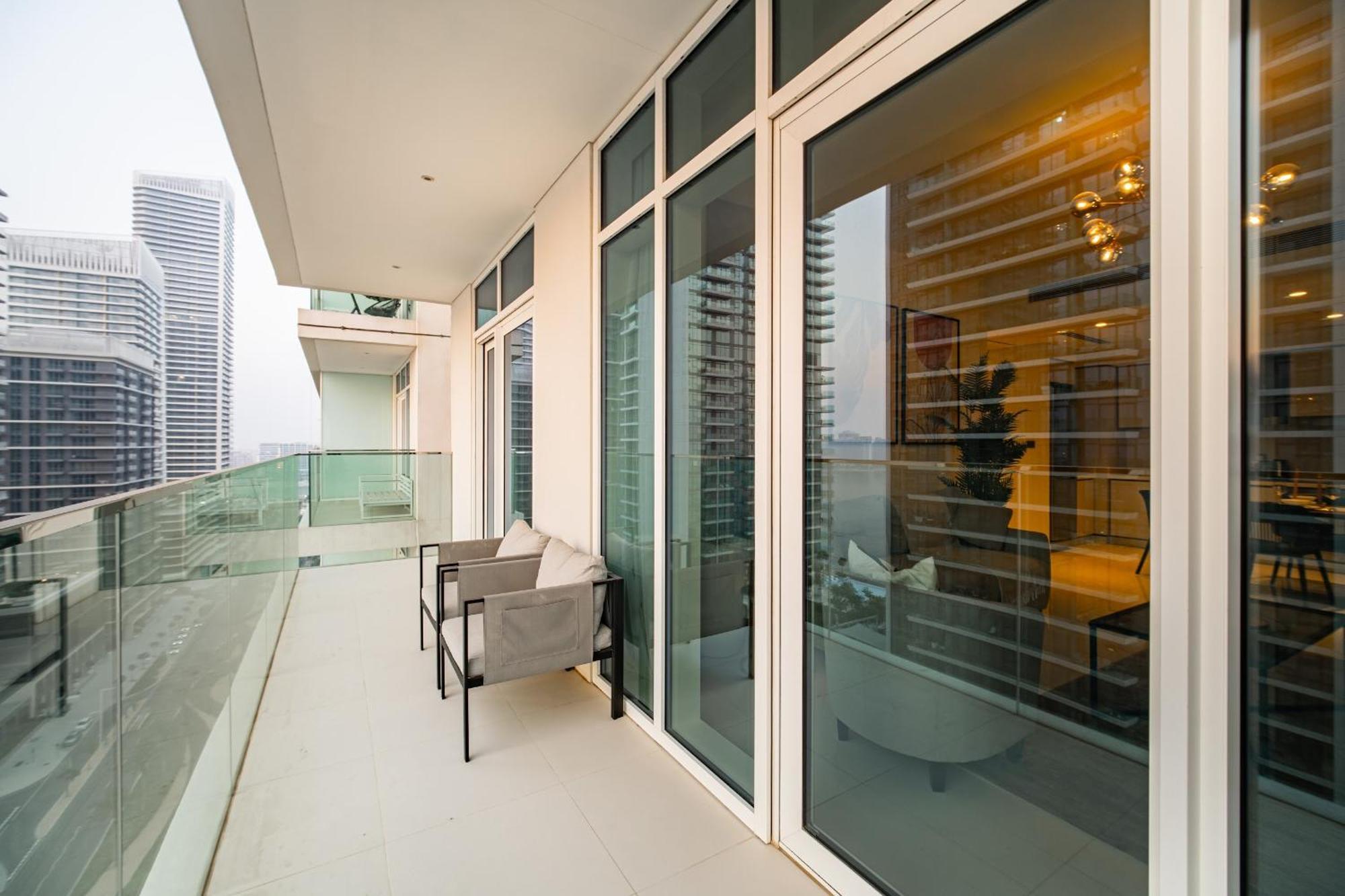Appartement On The First Line Of The Coast With Access To The And Sea Views *