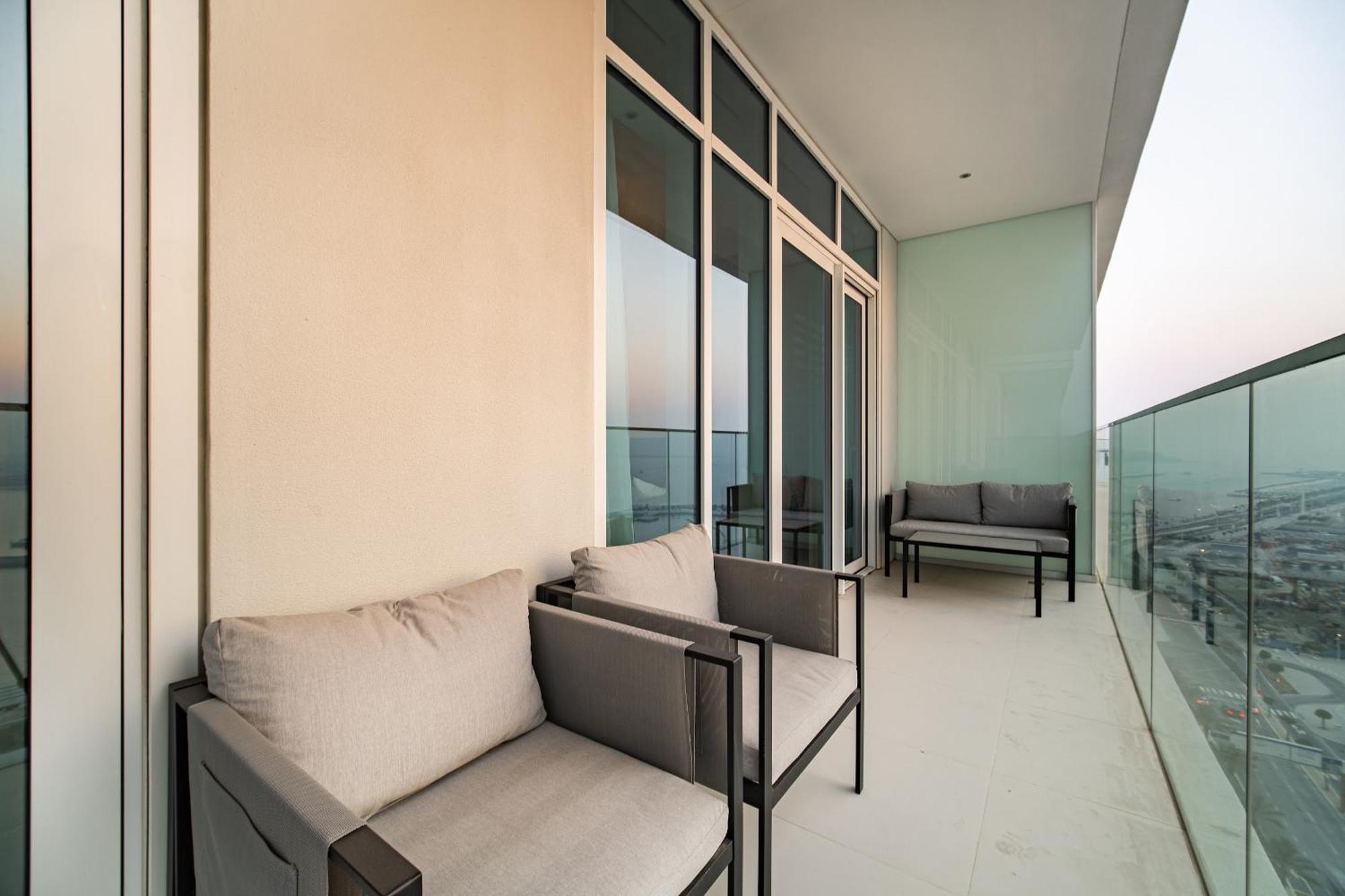Appartement On The First Line Of The Coast With Access To The And Sea Views