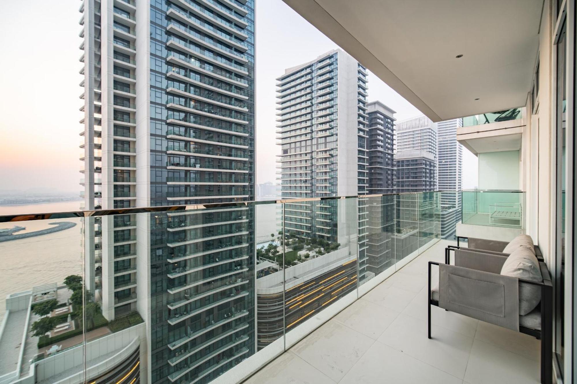 On The First Line Of The Coast With Access To The And Sea Views Dubaï