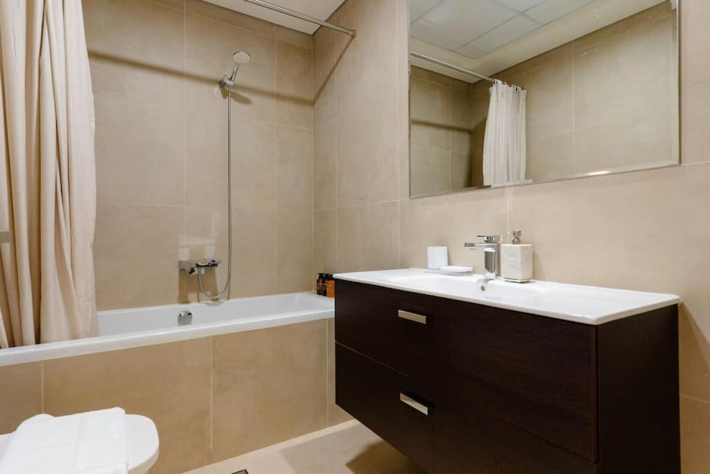 Modern L Sleeps 4 L 2 Baths Lejlighed